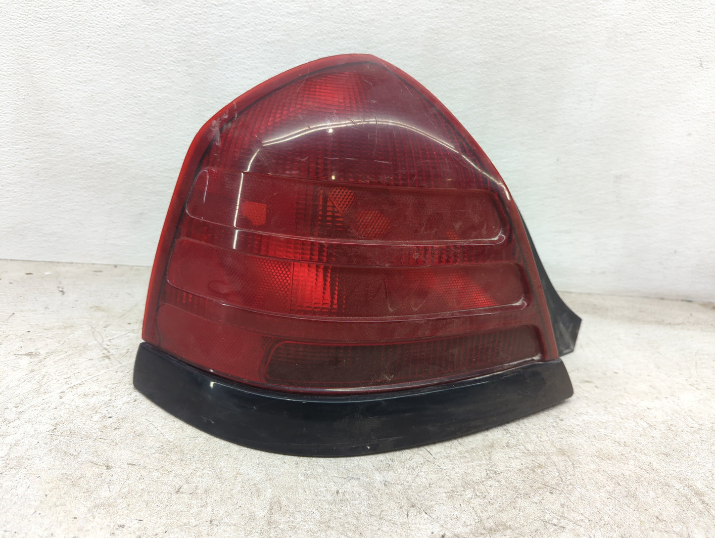2000-2011 Ford Crown Victoria Tail Light Assembly Driver Left OEM Fits OEM Used Auto Parts - Oemusedautoparts1.com