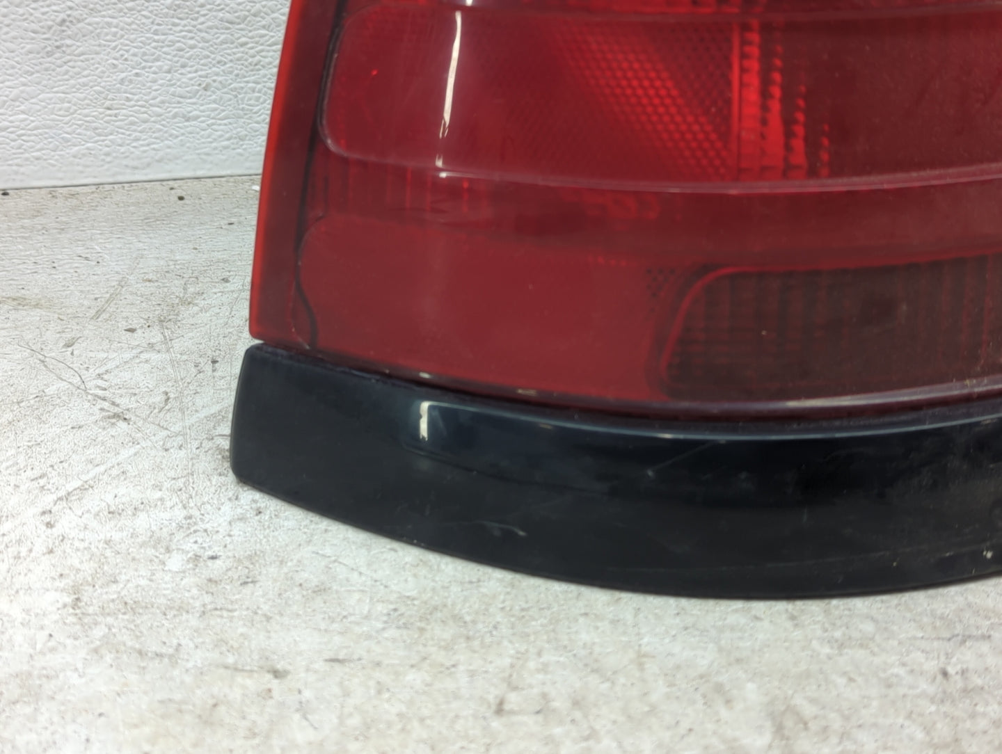 2000-2011 Ford Crown Victoria Tail Light Assembly Driver Left OEM Fits OEM Used Auto Parts - Oemusedautoparts1.com