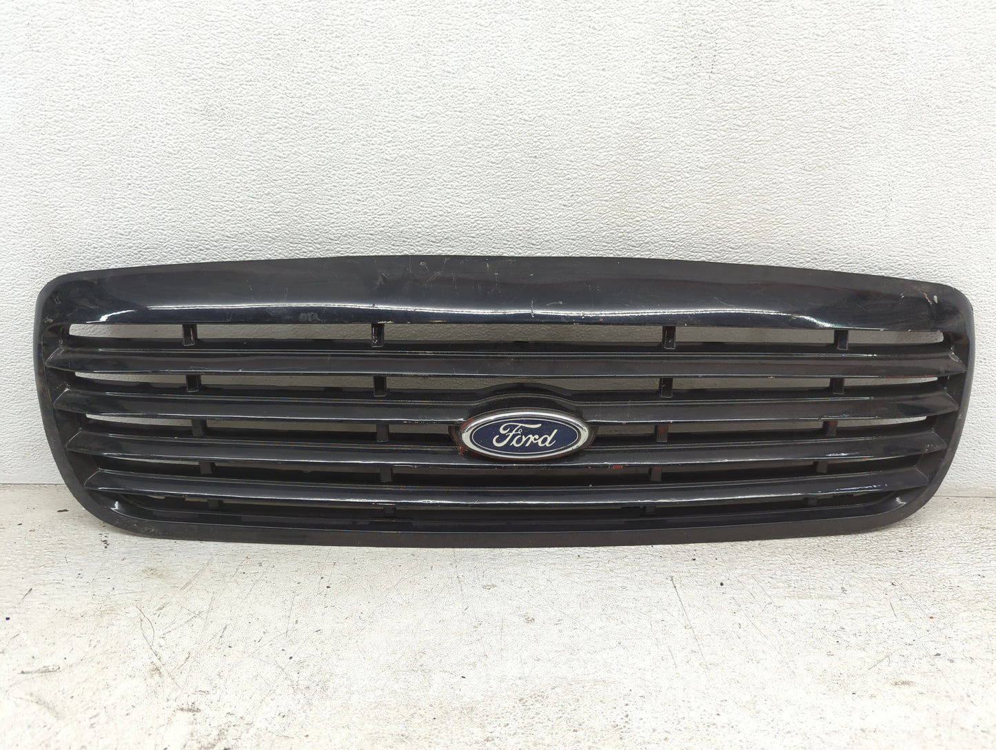 1998-2011 Ford Crown Victoria Front Grille Bumper Not Included - Oemusedautoparts1.com