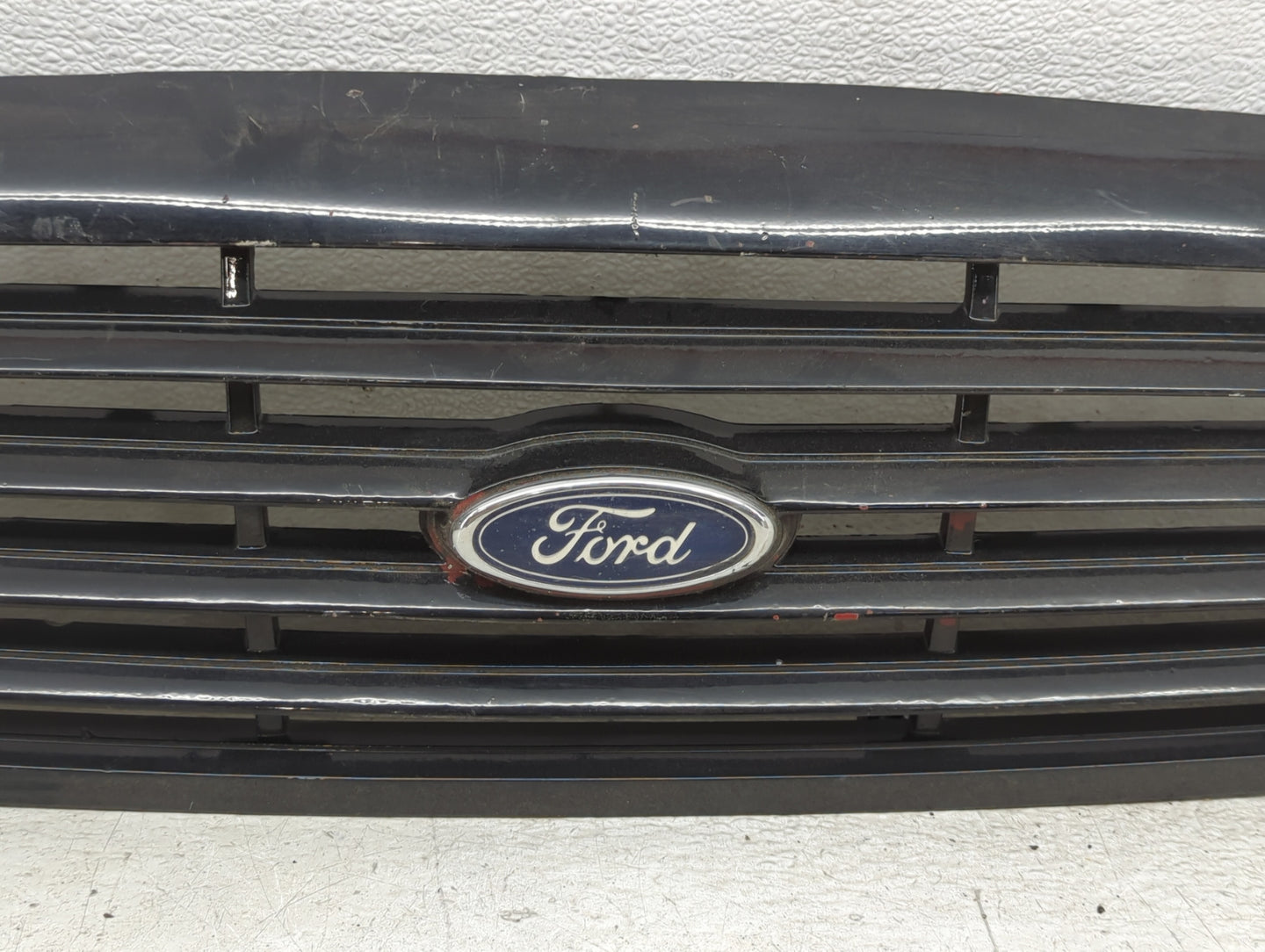 1998-2011 Ford Crown Victoria Front Grille Bumper Not Included - Oemusedautoparts1.com