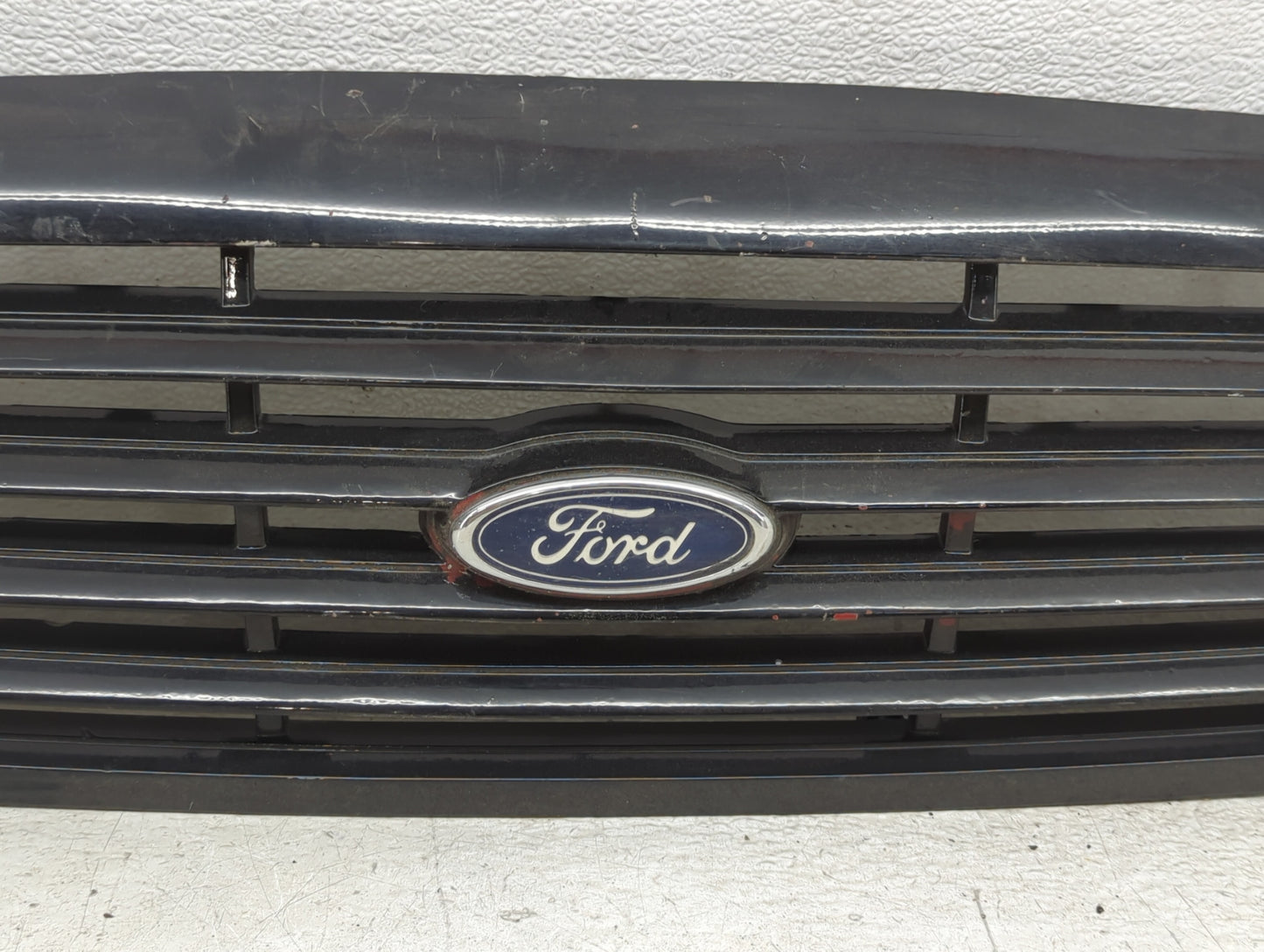 1998-2011 Ford Crown Victoria Front Grille Bumper Not Included - Oemusedautoparts1.com