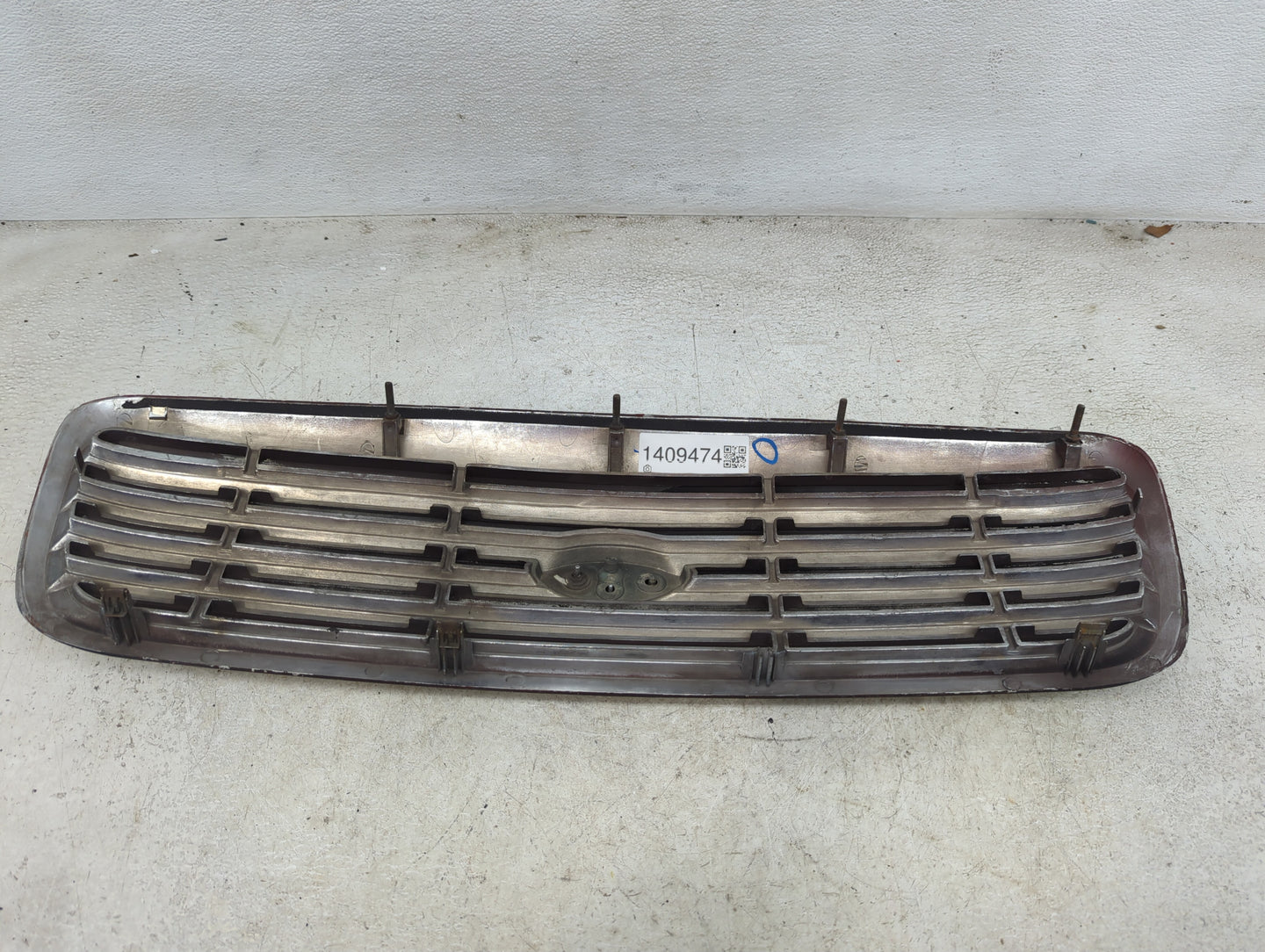 1998-2011 Ford Crown Victoria Front Grille Bumper Not Included - Oemusedautoparts1.com