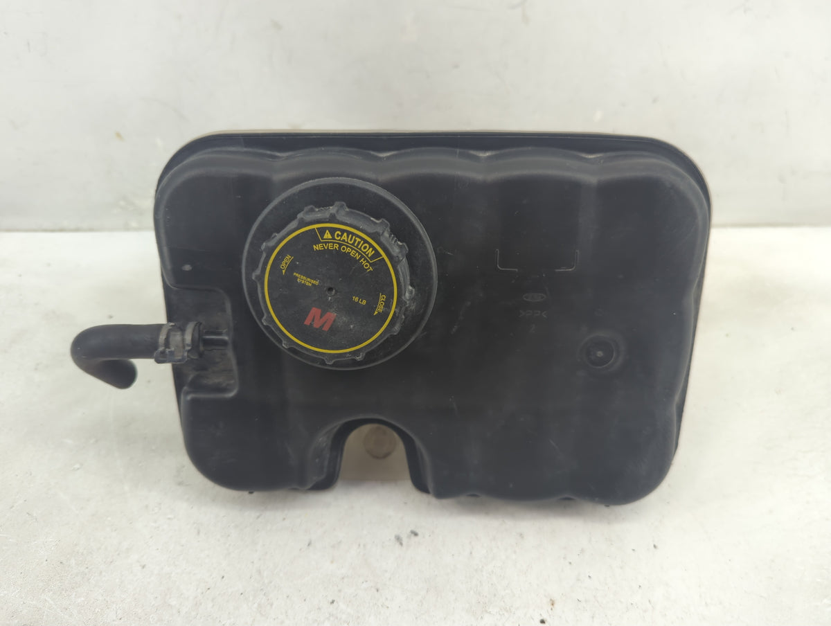 2003 Ford Crown Victoria Radiator Coolant Overflow Expansion Tank Bottle 1410342 - Oemusedautoparts1.com