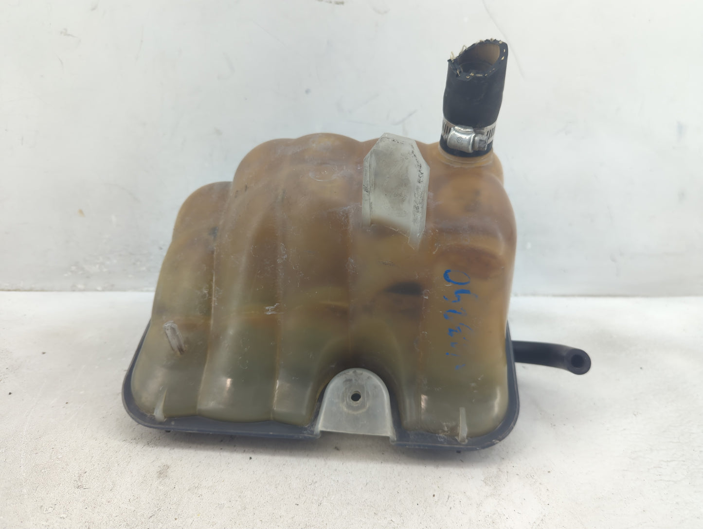 2003 Ford Crown Victoria Radiator Coolant Overflow Expansion Tank Bottle - Oemusedautoparts1.com