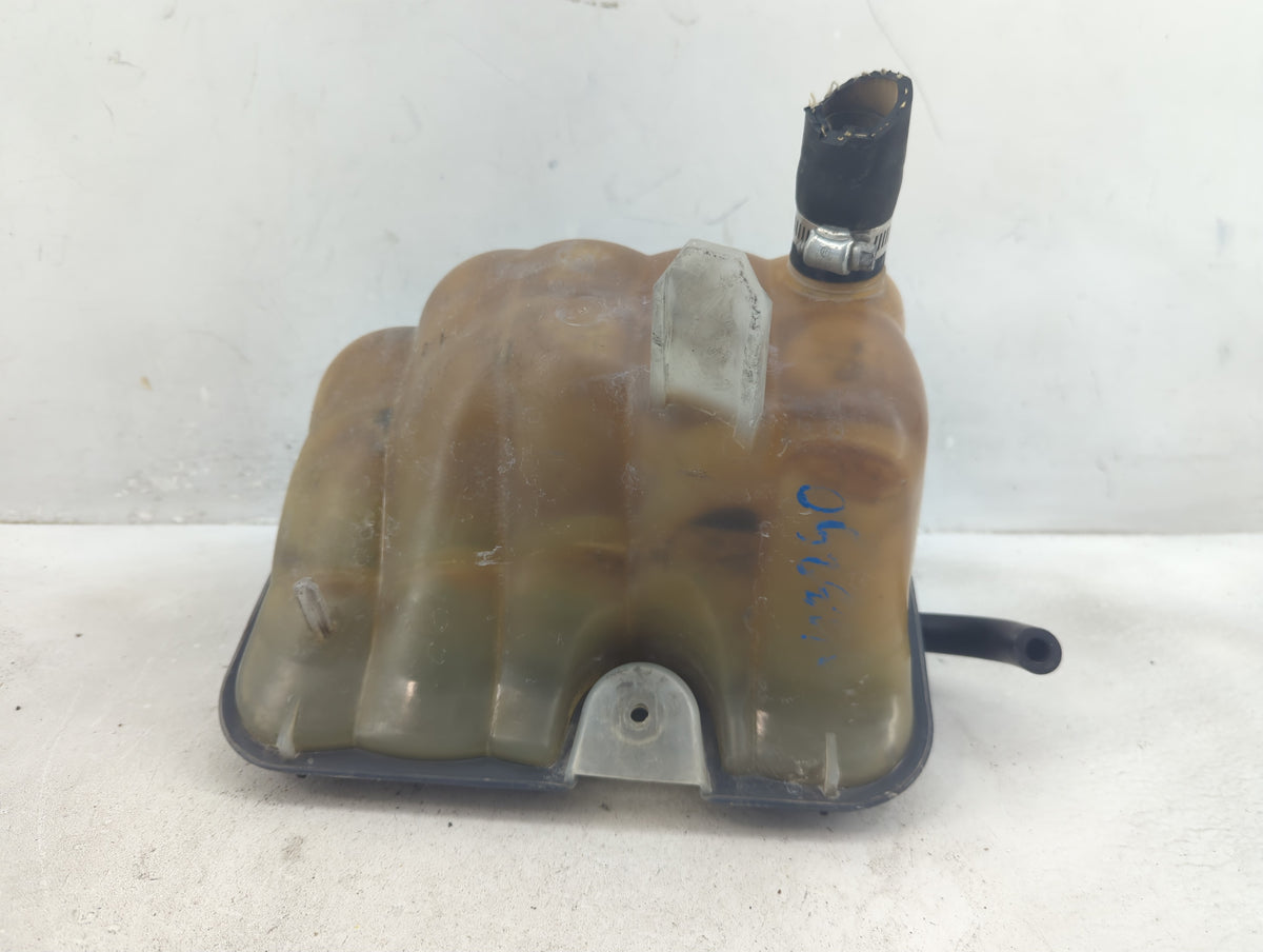 2003 Ford Crown Victoria Radiator Coolant Overflow Expansion Tank Bottle 1410342 - Oemusedautoparts1.com