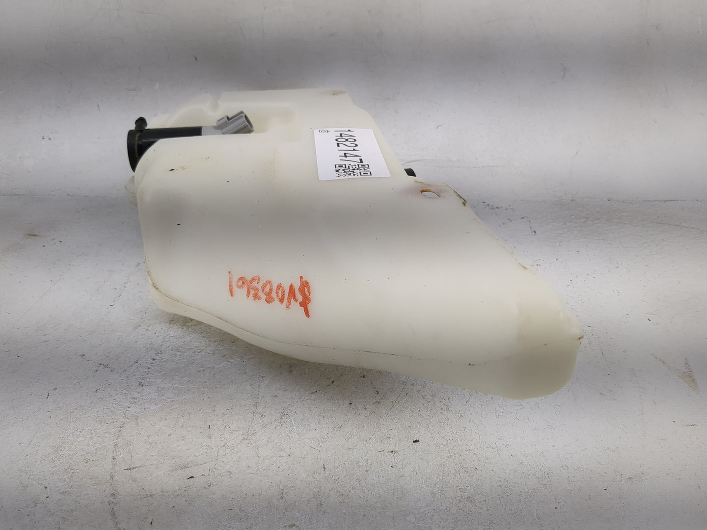 2000-2011 Ford Crown Victoria Windshield Washer Fluid Reservoir Bottle - Oemusedautoparts1.com
