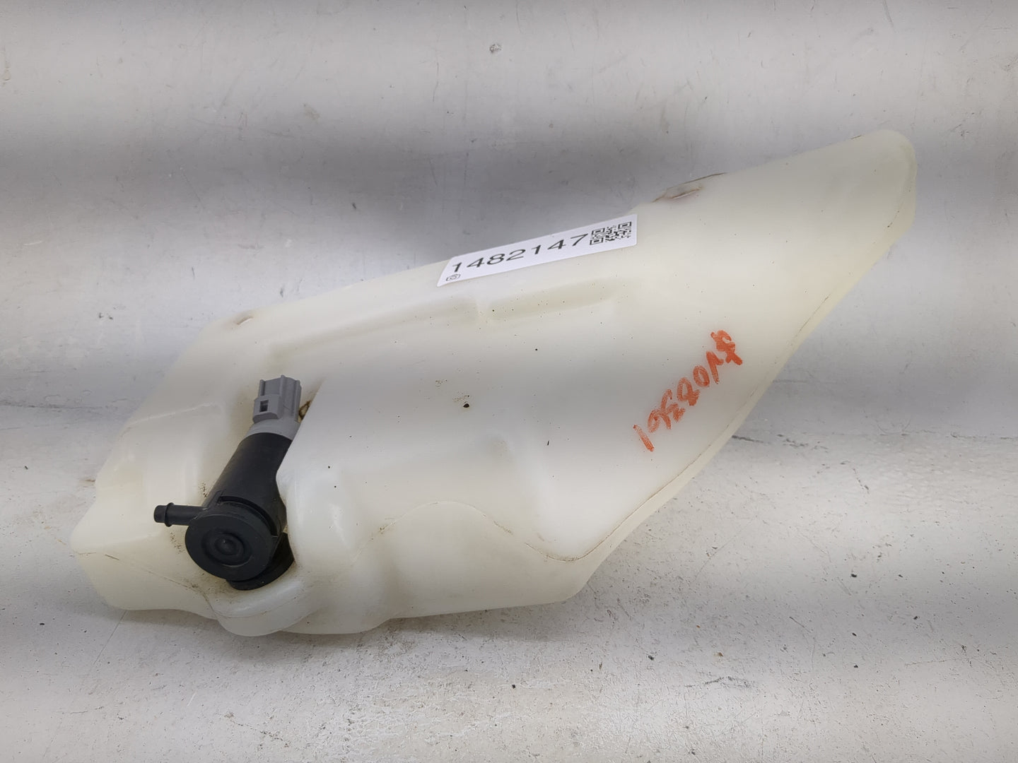 2000-2011 Ford Crown Victoria Windshield Washer Fluid Reservoir Bottle - Oemusedautoparts1.com