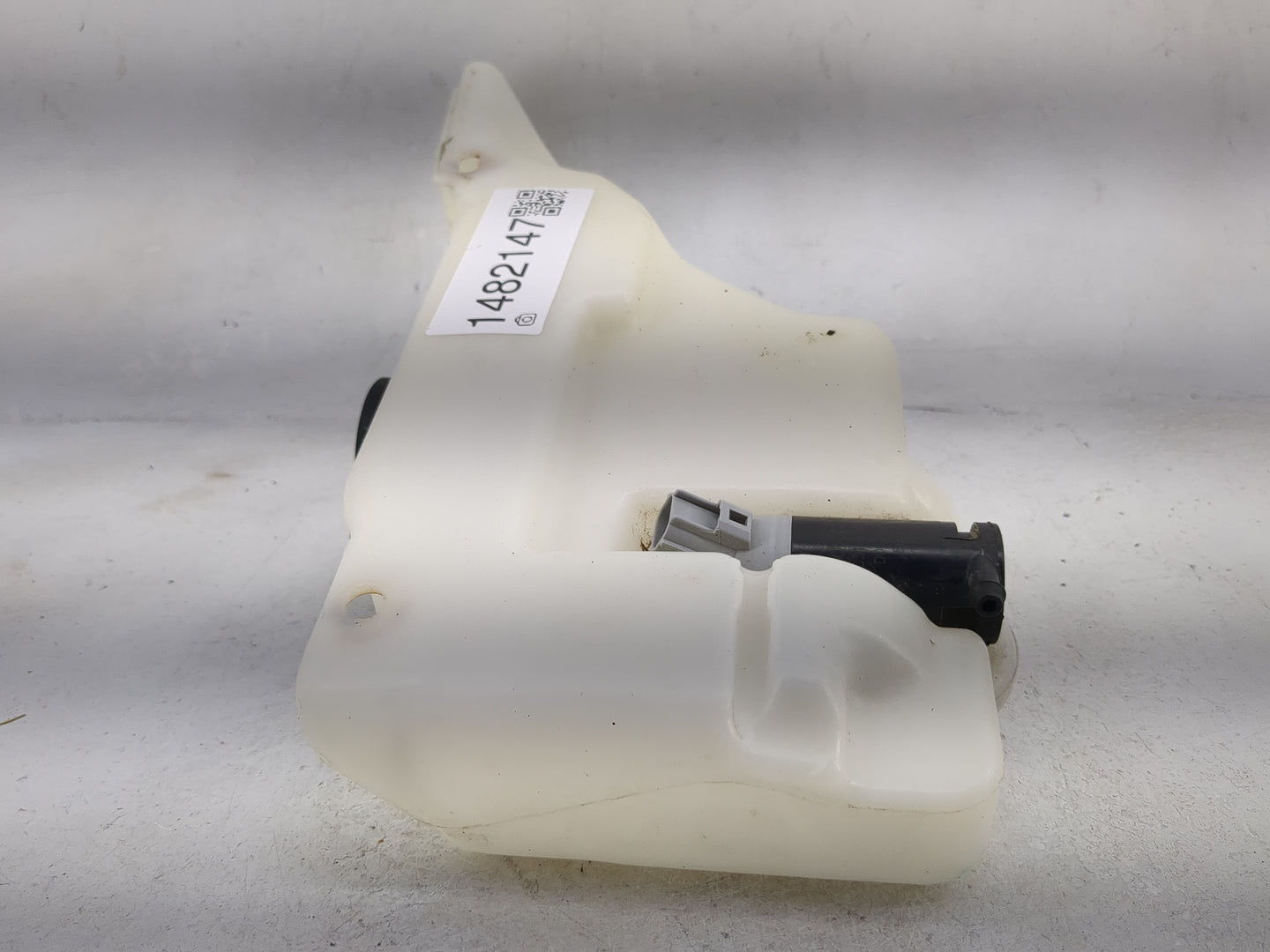 2000-2011 Ford Crown Victoria Windshield Washer Fluid Reservoir Bottle - Oemusedautoparts1.com