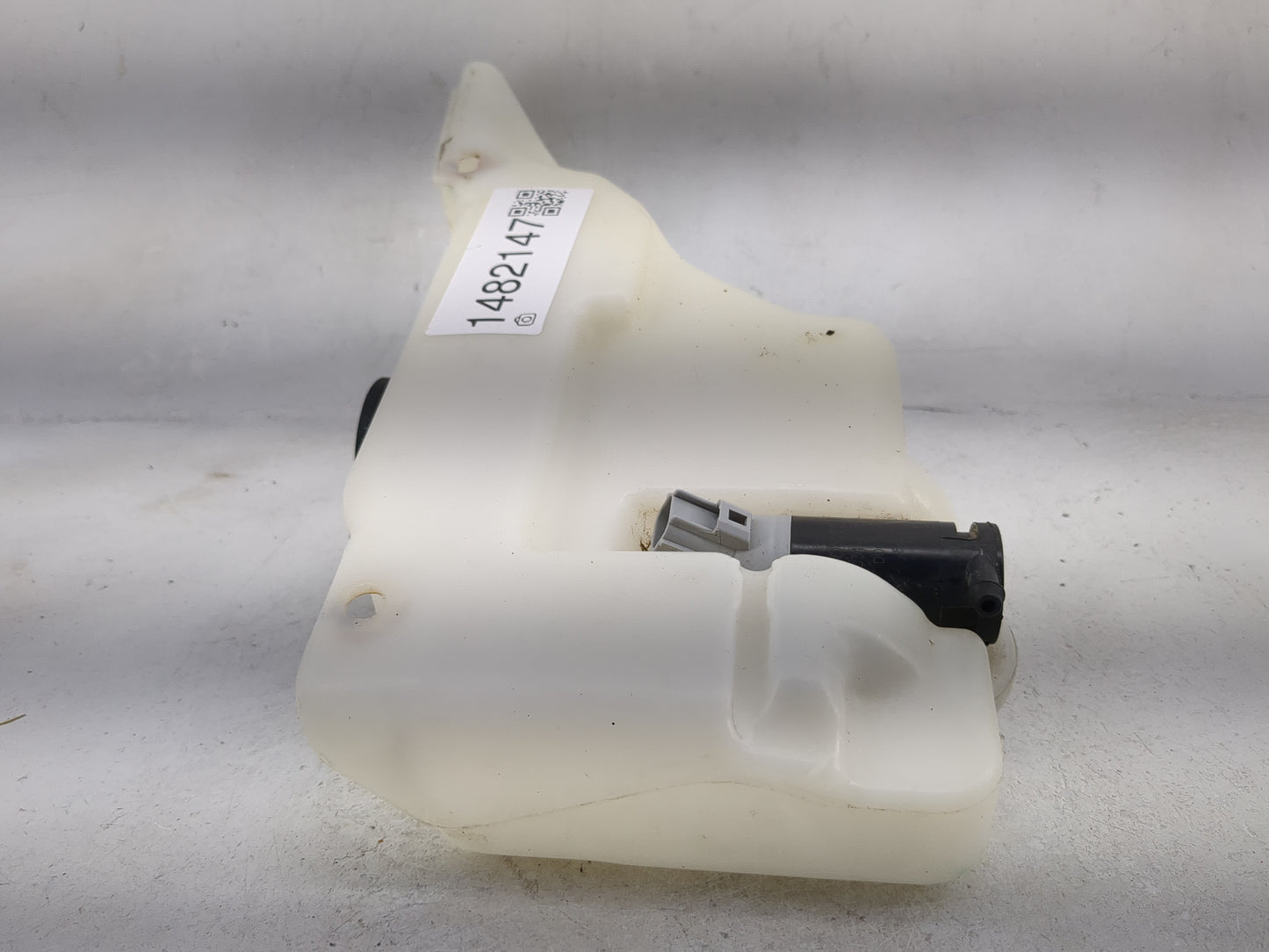 2000-2011 Ford Crown Victoria Windshield Washer Fluid Reservoir Bottle - Oemusedautoparts1.com