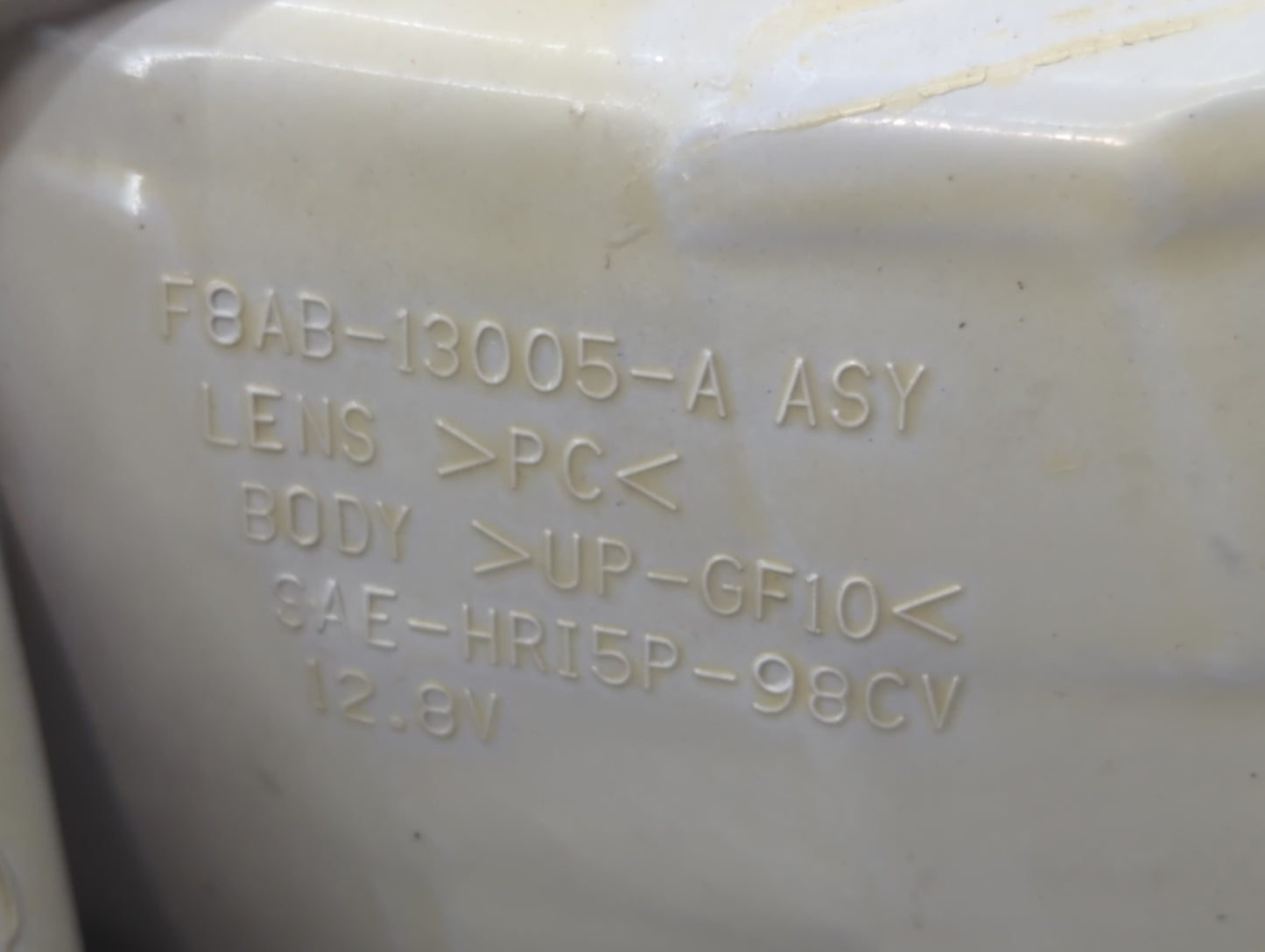 2003 Ford Crown Victoria Passenger Right Oem Head Light Headlight Lamp - Oemusedautoparts1.com