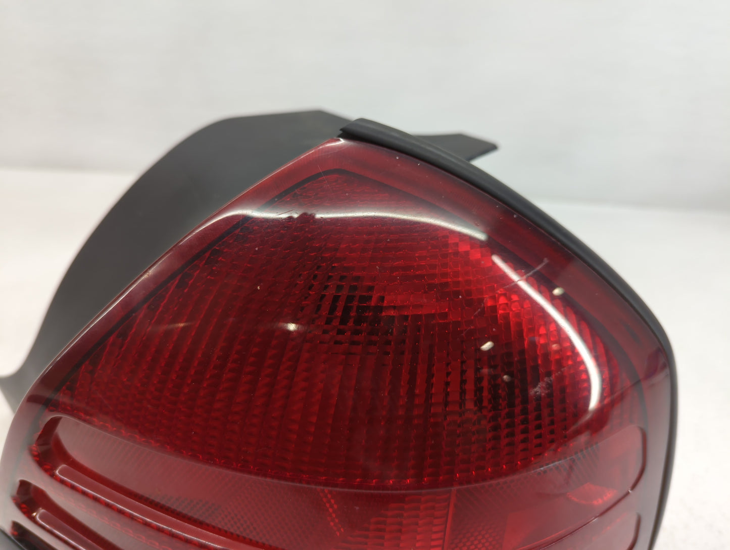 2000-2011 Ford Crown Victoria Tail Light Assembly Passenger Right OEM P/N:2W7T-13B504-AD Fits OEM Used Auto Parts - Oemuseda