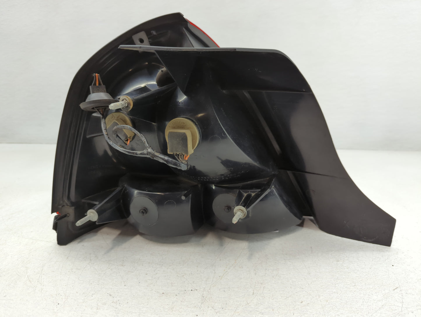 2000-2011 Ford Crown Victoria Tail Light Assembly Passenger Right OEM P/N:2W7T-13B504-AD Fits OEM Used Auto Parts - Oemuseda