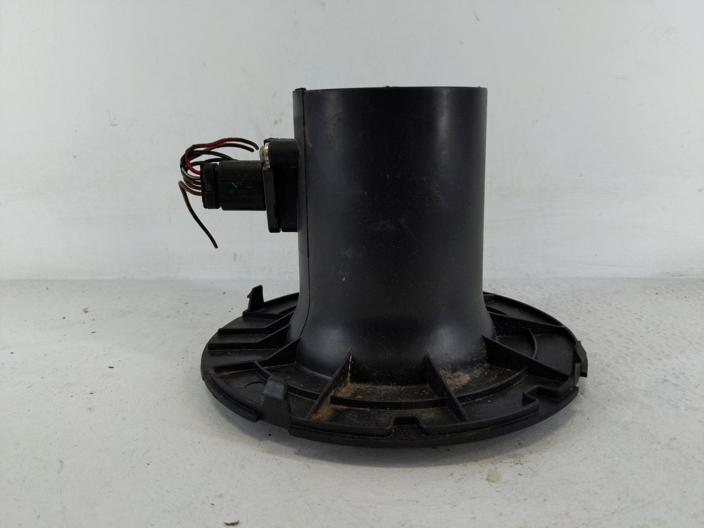 2004-2005 Ford E-350 Club Wagon Mass Air Flow Meter Maf - Oemusedautoparts1.com