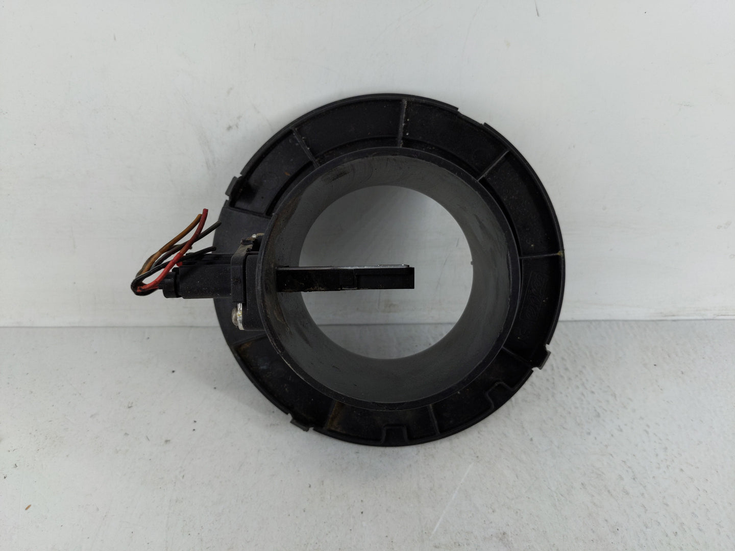 2004-2005 Ford E-350 Club Wagon Mass Air Flow Meter Maf - Oemusedautoparts1.com