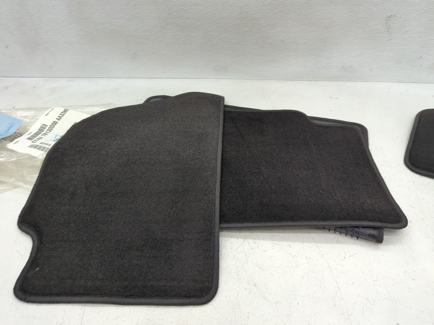 Ford Edge 4PC Floor Mats - Oemusedautoparts1.com