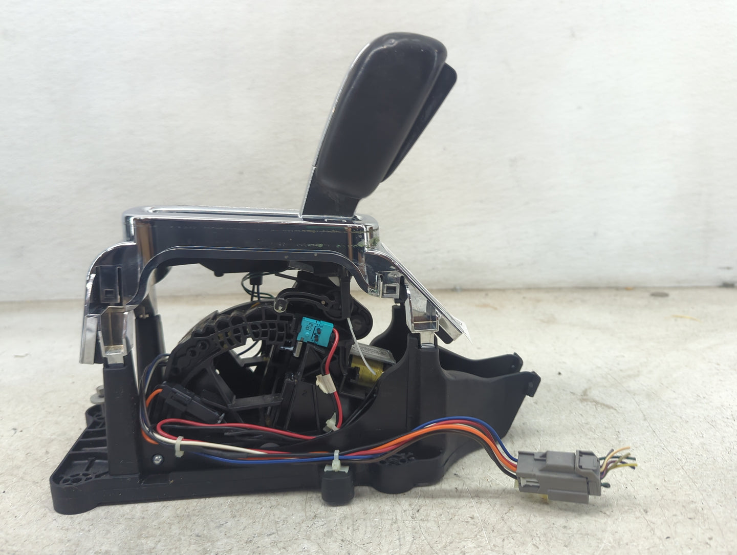 2008 Ford Edge Floor Console Assembly Shifter Black - Oemusedautoparts1.com