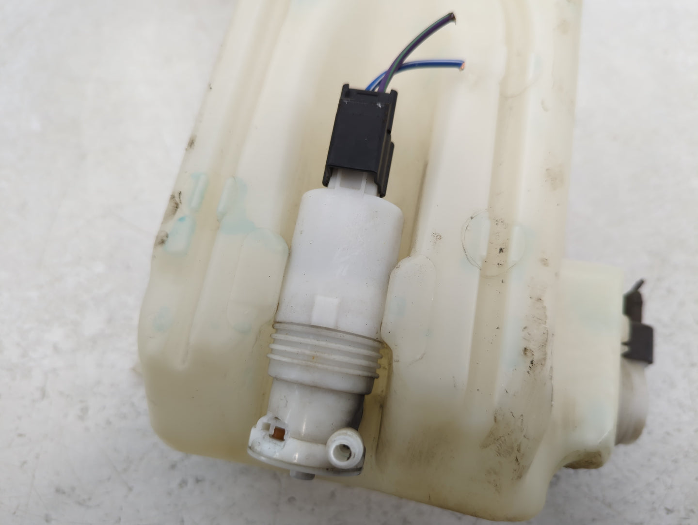 2007-2014 Ford Edge Windshield Washer Fluid Reservoir Bottle Oem - Oemusedautoparts1.com