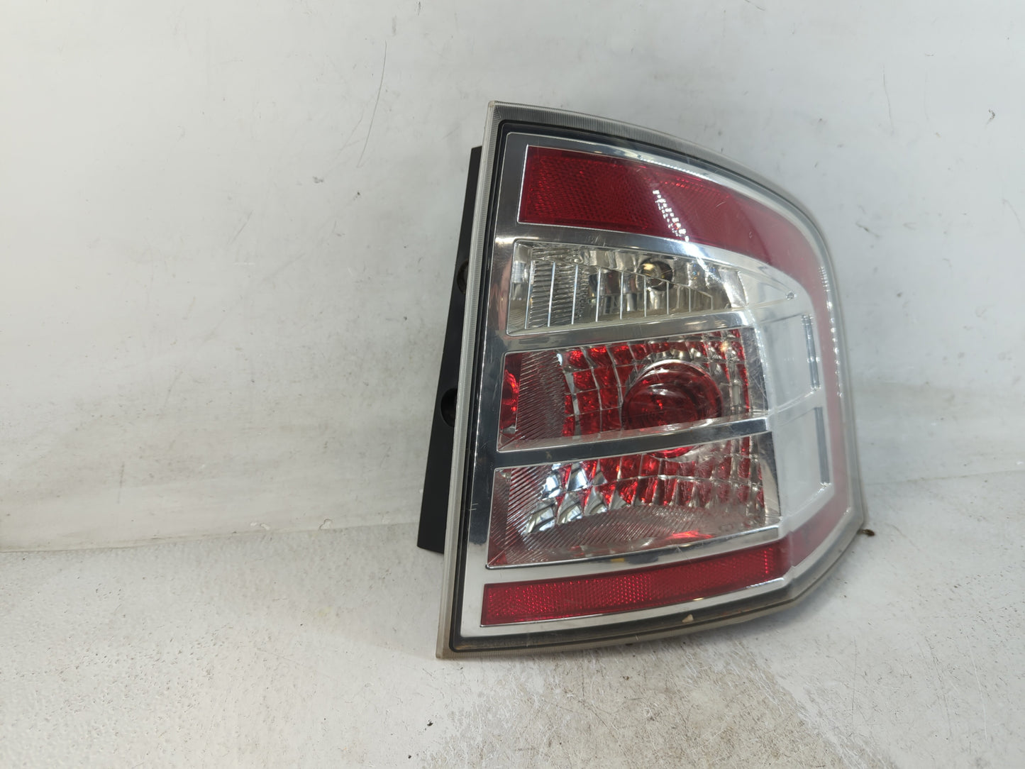 2007-2010 Ford Edge Tail Light Assembly Passenger Right OEM P/N:9T4J-13B504-A Fits Fits 2007 2008 2009 2010 OEM Used Auto Pa