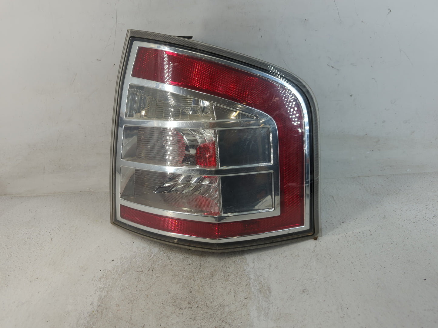 2007-2010 Ford Edge Tail Light Assembly Passenger Right OEM P/N:9T4J-13B504-A Fits Fits 2007 2008 2009 2010 OEM Used Auto Pa