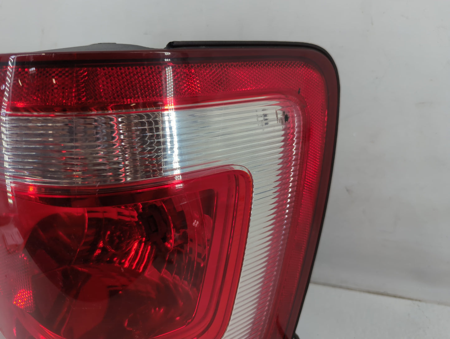 2008-2012 Ford Escape Tail Light Assembly Driver Left OEM P/N:8L84-13B504 A Fits Fits 2008 2009 2010 2011 2012 OEM Used Auto