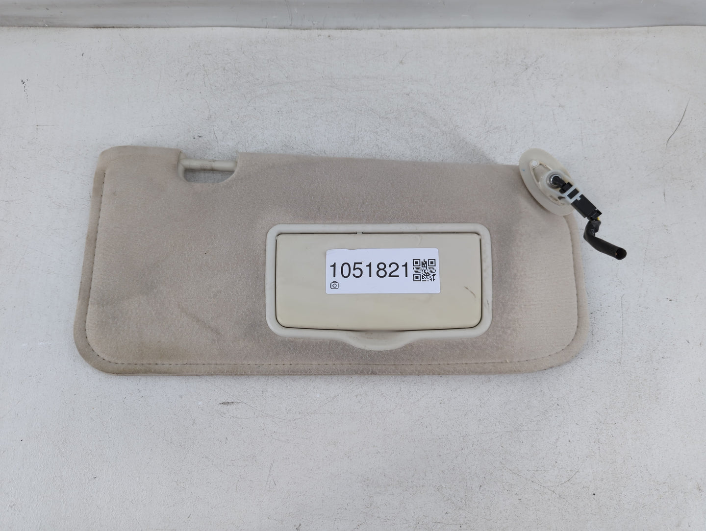 2008-2009 Ford Escape Sun Visor Shade Replacement Passenger Right Mirror Fits Fits 2008 2009 OEM Used Auto Parts - Oemusedau