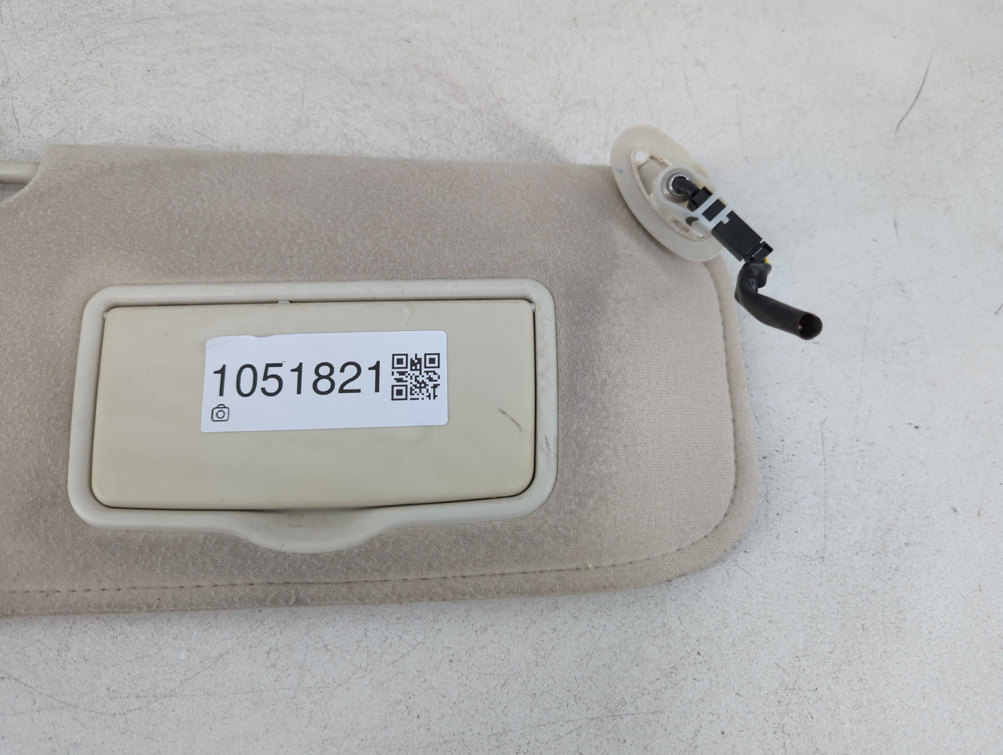 2008-2009 Ford Escape Sun Visor Shade Replacement Passenger Right Mirror Fits Fits 2008 2009 OEM Used Auto Parts - Oemusedau