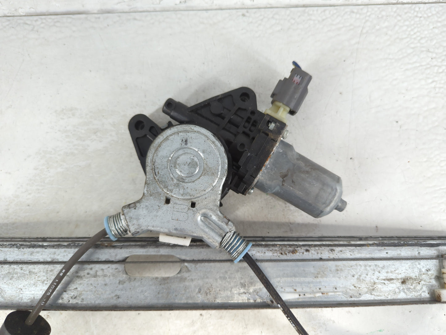 2008-2012 Ford Escape Driver Left Front Window Regulator 1076698 - Oemusedautoparts1.com