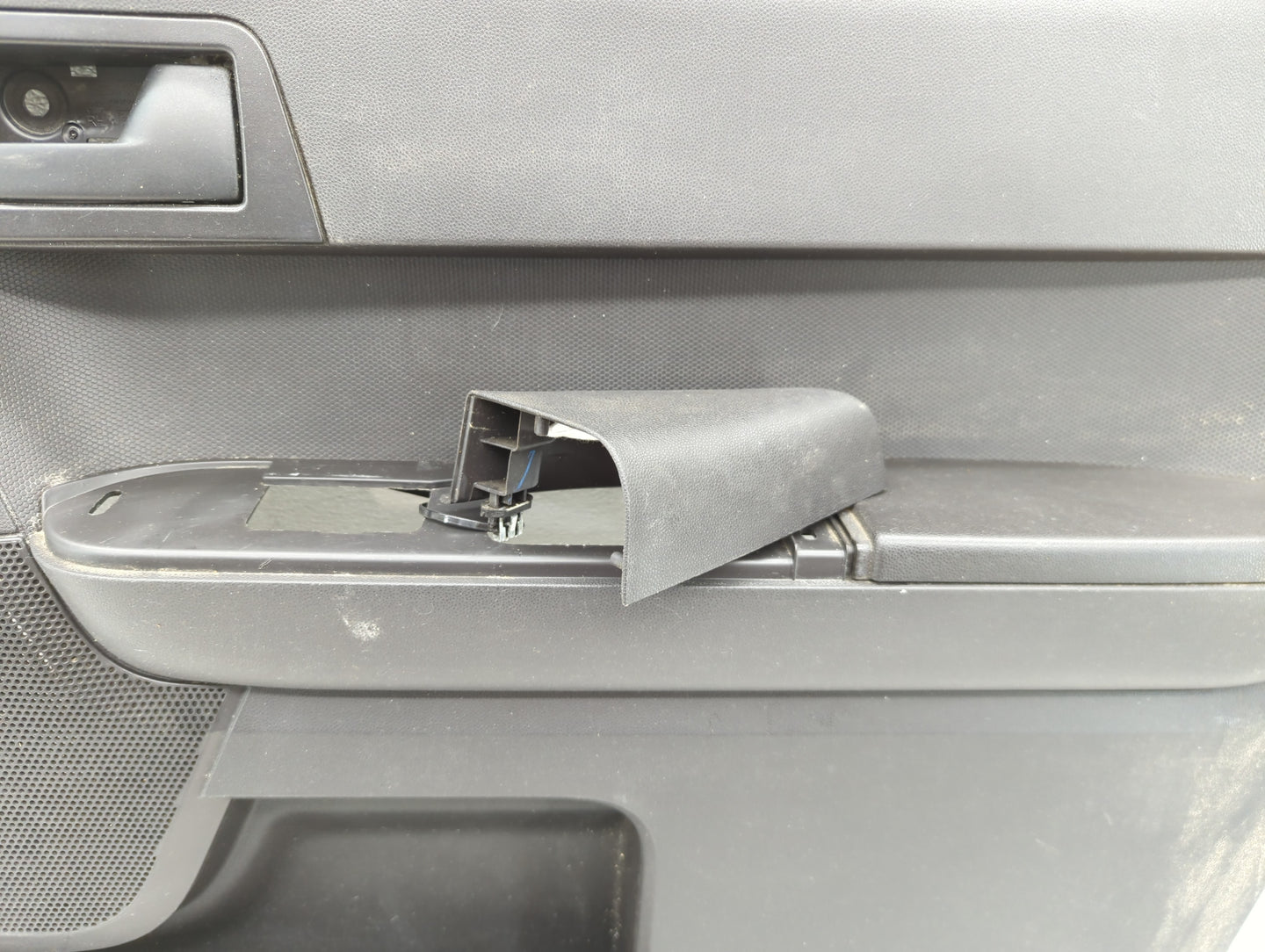 2008 Ford Escape Front Right Passenger Interior Door Panel Trim - Oemusedautoparts1.com