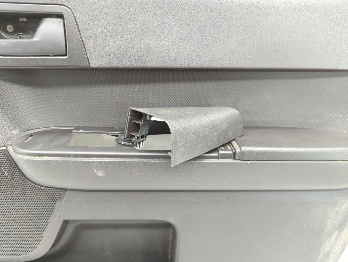 2008 Ford Escape Front Right Passenger Interior Door Panel Trim - Oemusedautoparts1.com