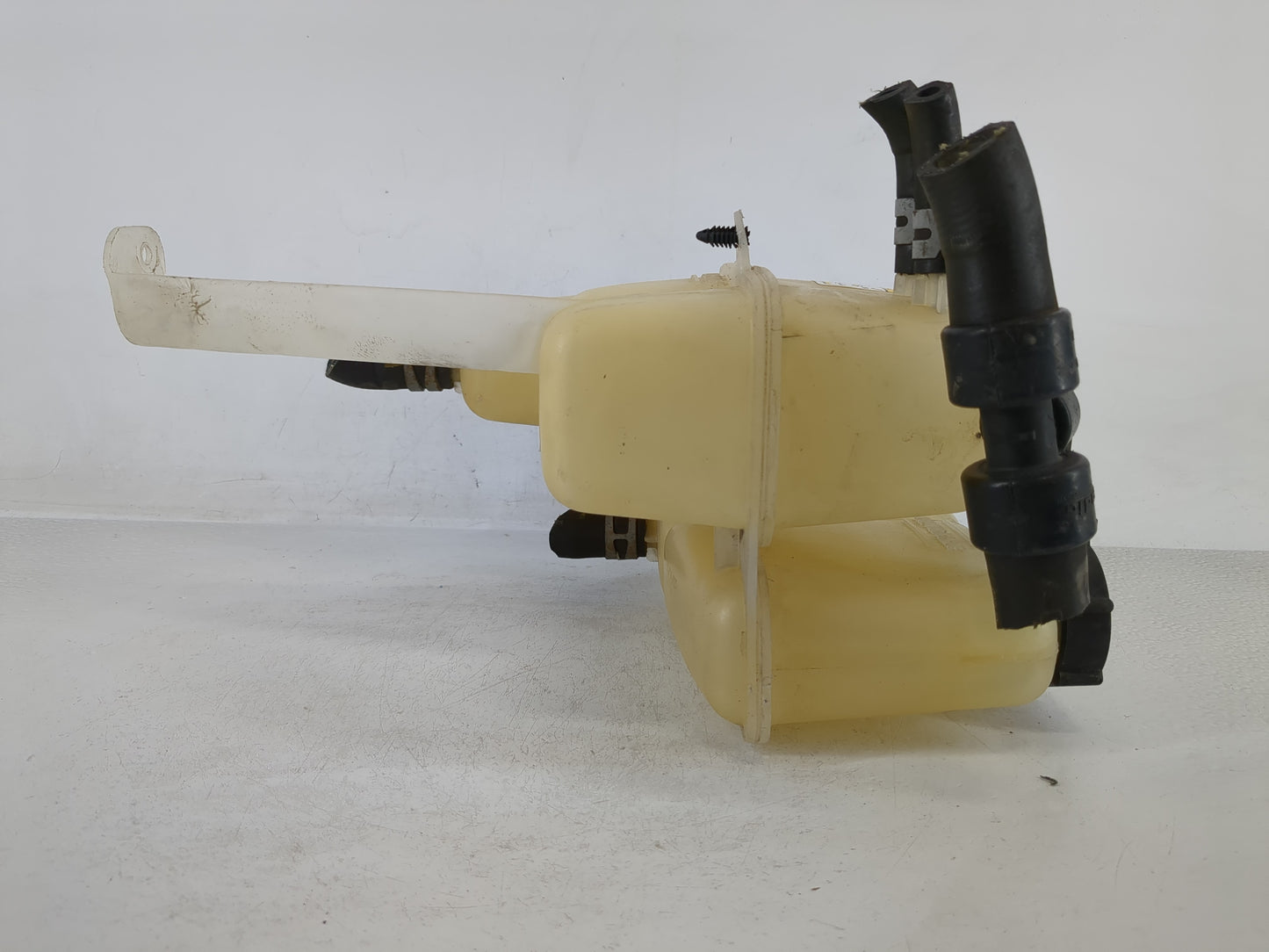 Ford Escape Windshield Washer Fluid Reservoir Bottle Oem - Oemusedautoparts1.com