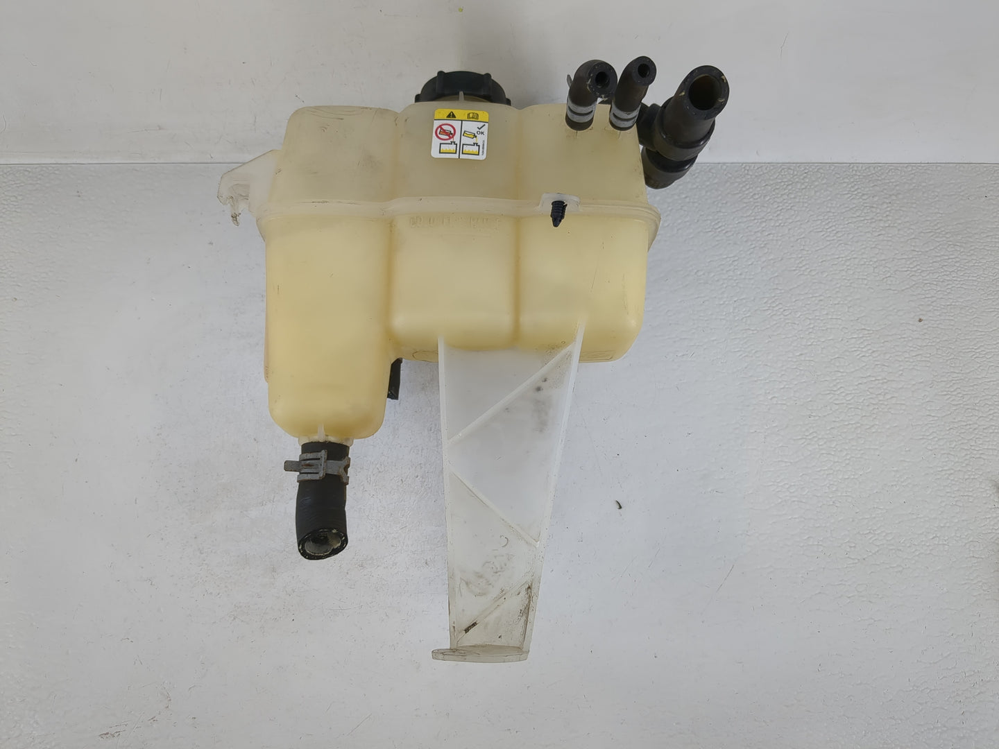 Ford Escape Windshield Washer Fluid Reservoir Bottle Oem - Oemusedautoparts1.com