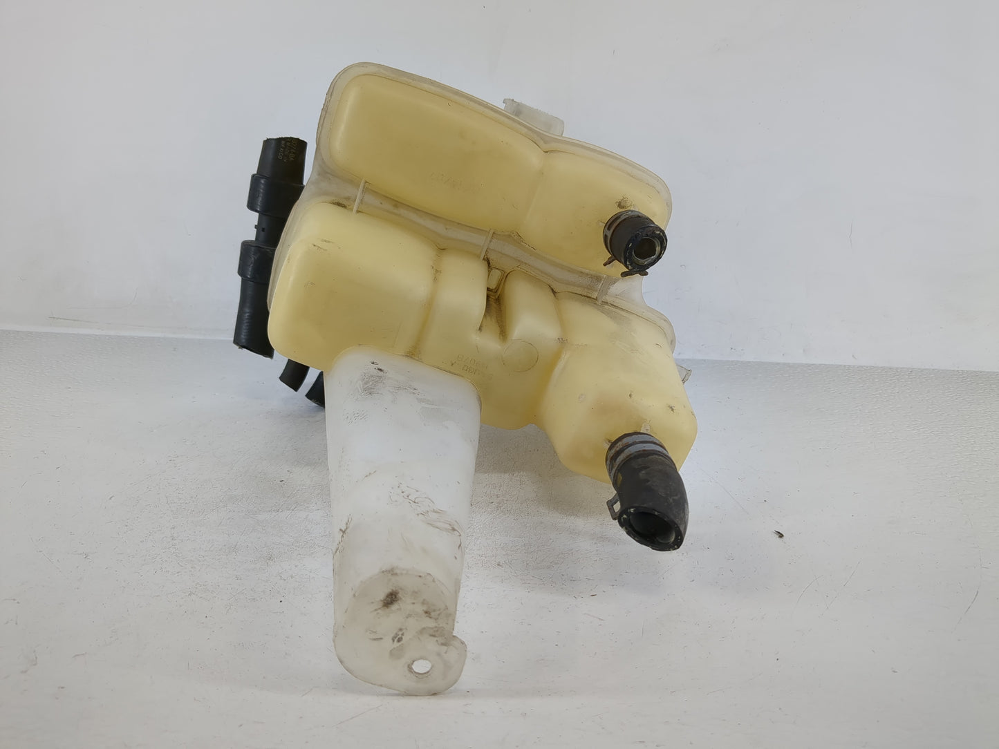 Ford Escape Windshield Washer Fluid Reservoir Bottle Oem - Oemusedautoparts1.com