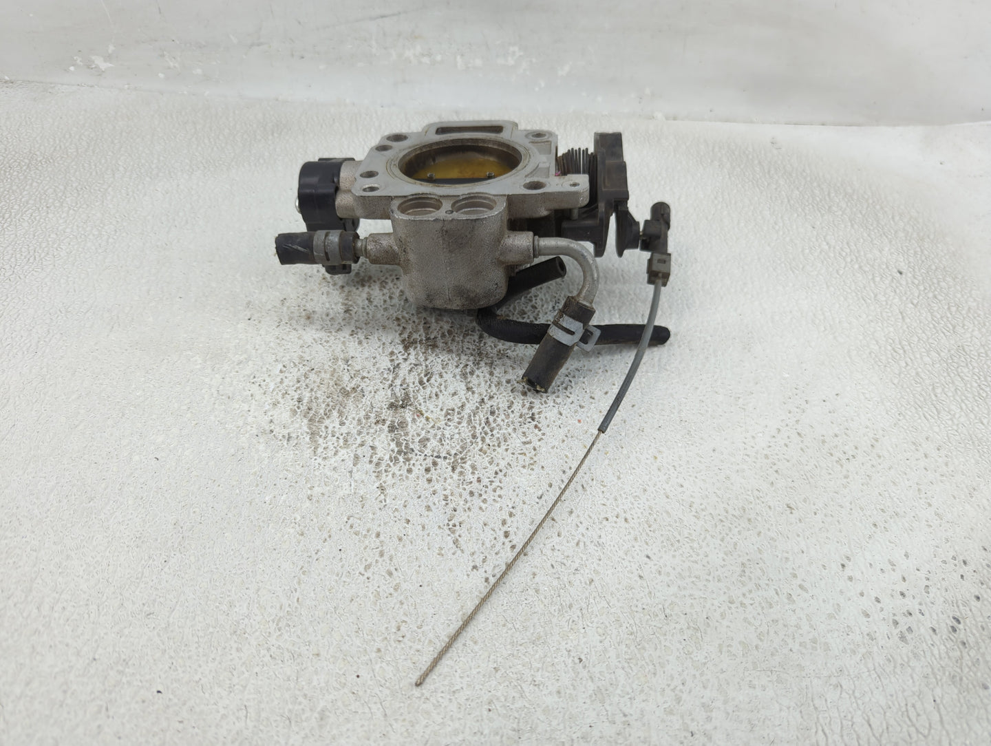 2005-2008 Ford Escape Throttle Body P/N:5L8E-AF Fits Fits 2005 2006 2007 2008 OEM Used Auto Parts - Oemusedautoparts1.com