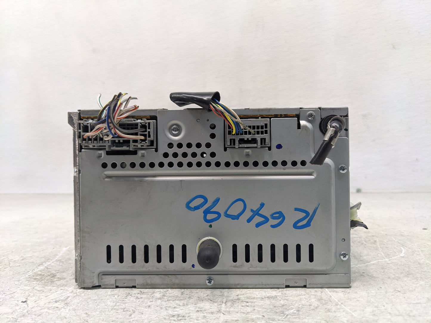 2008 Ford Escape Radio AM FM Cd Player Receiver Replacement P/N:8L8T-19C107-AM Fits OEM Used Auto Parts - Oemusedautoparts1.