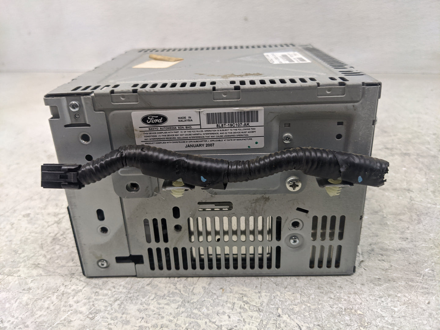 2008 Ford Escape Radio AM FM Cd Player Receiver Replacement P/N:8L8T-19C107-AK Fits Fits 2009 OEM Used Auto Parts - Oemuseda