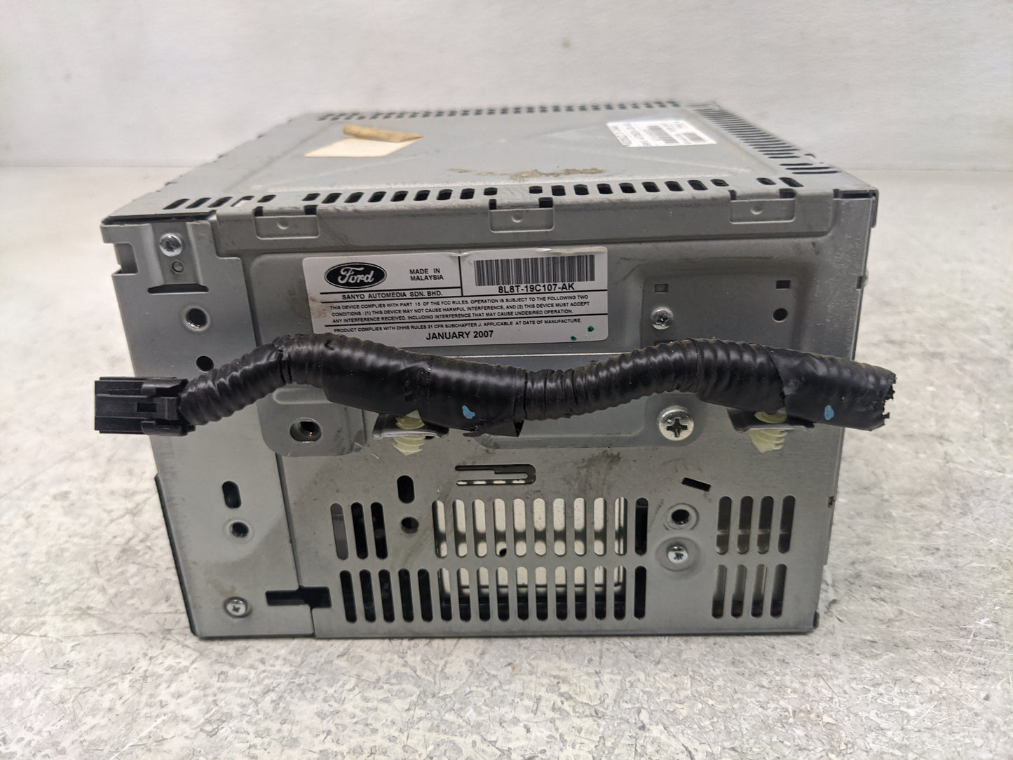 2008 Ford Escape Radio AM FM Cd Player Receiver Replacement P/N:8L8T-19C107-AK Fits Fits 2009 OEM Used Auto Parts - Oemuseda