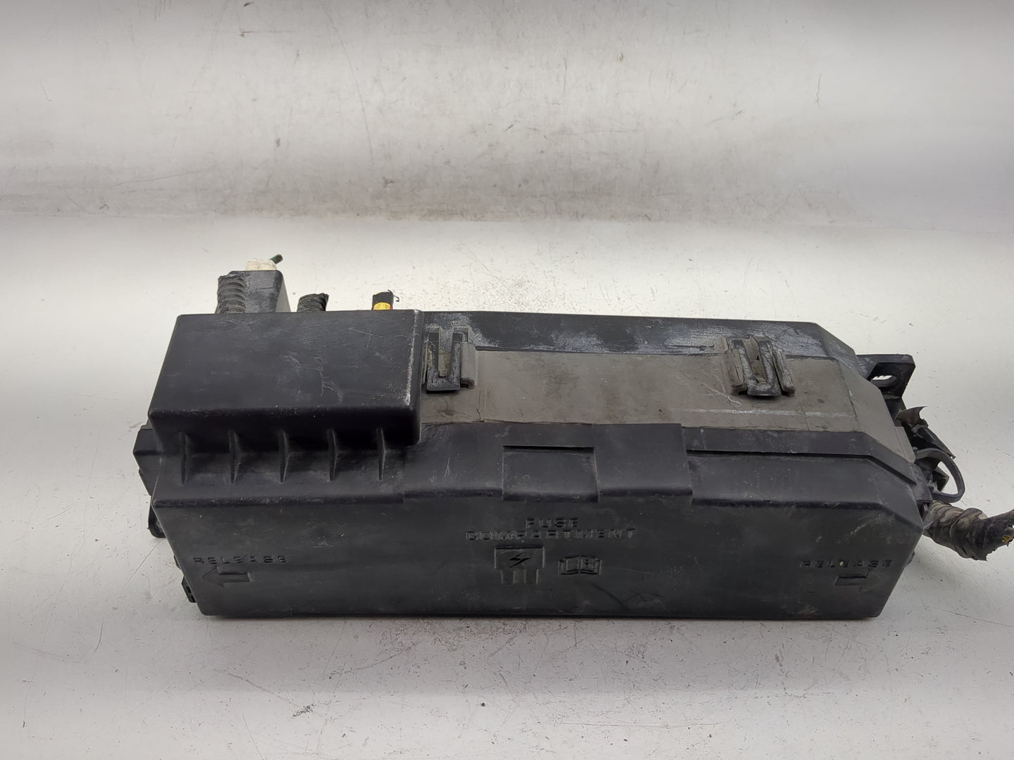 2008 Ford Escape Fusebox Fuse Box Panel Relay Module Fits OEM Used Auto Parts - Oemusedautoparts1.com