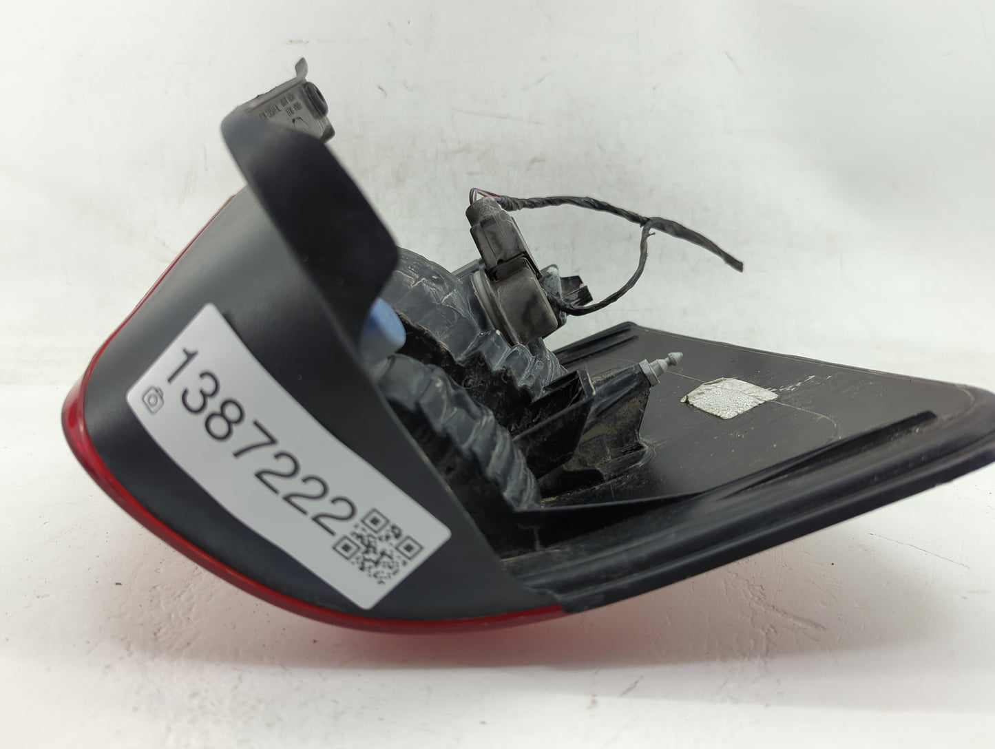 2008-2012 Ford Escape Tail Light Assembly Driver Left OEM P/N:8L84-13B504-A Fits Fits 2008 2009 2010 2011 2012 OEM Used Auto