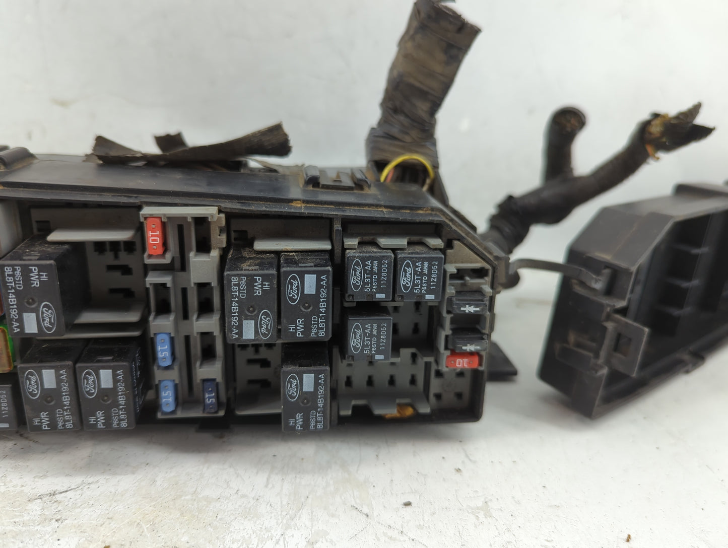 2008 Ford Escape Fusebox Fuse Box Panel Relay Module Fits OEM Used Auto Parts - Oemusedautoparts1.com