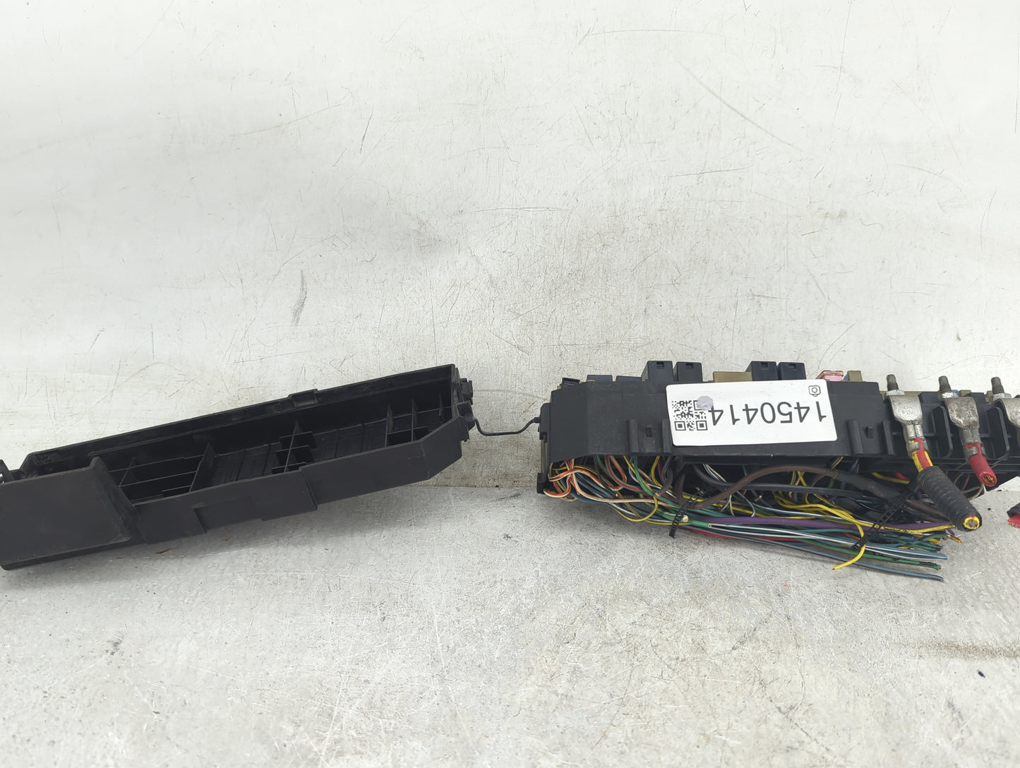 2008 Ford Escape Fusebox Fuse Box Panel Relay Module P/N:8L8T-14A003-AE Fits OEM Used Auto Parts - Oemusedautoparts1.com
