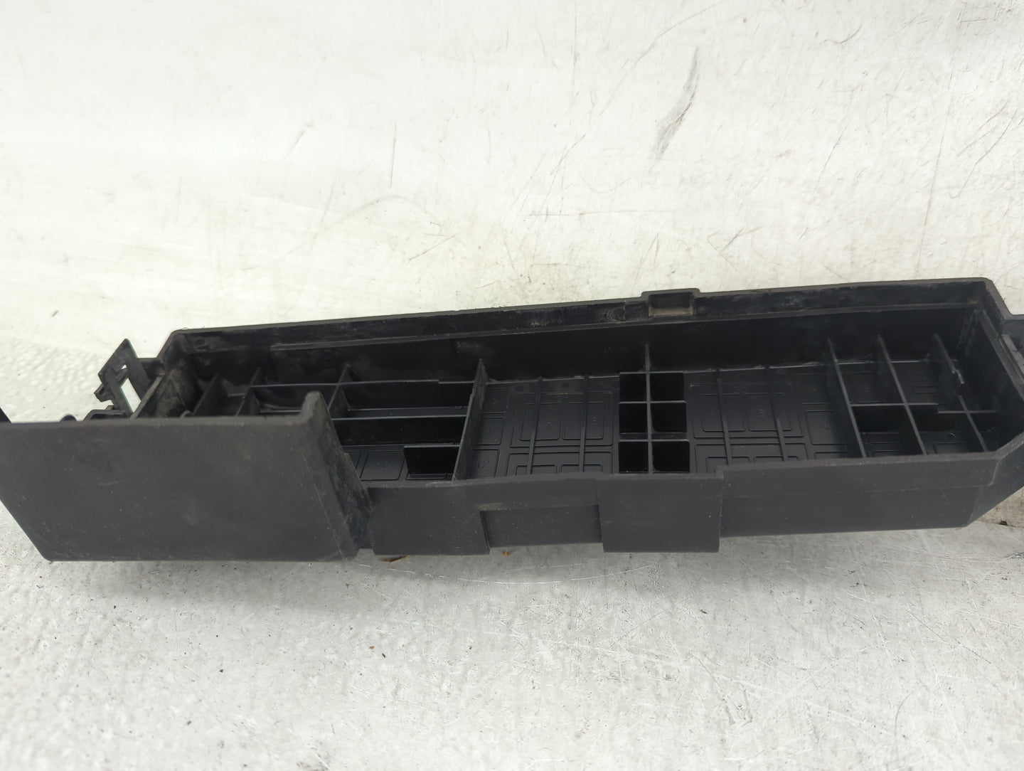 2008 Ford Escape Fusebox Fuse Box Panel Relay Module P/N:8L8T-14A003-AE Fits OEM Used Auto Parts - Oemusedautoparts1.com
