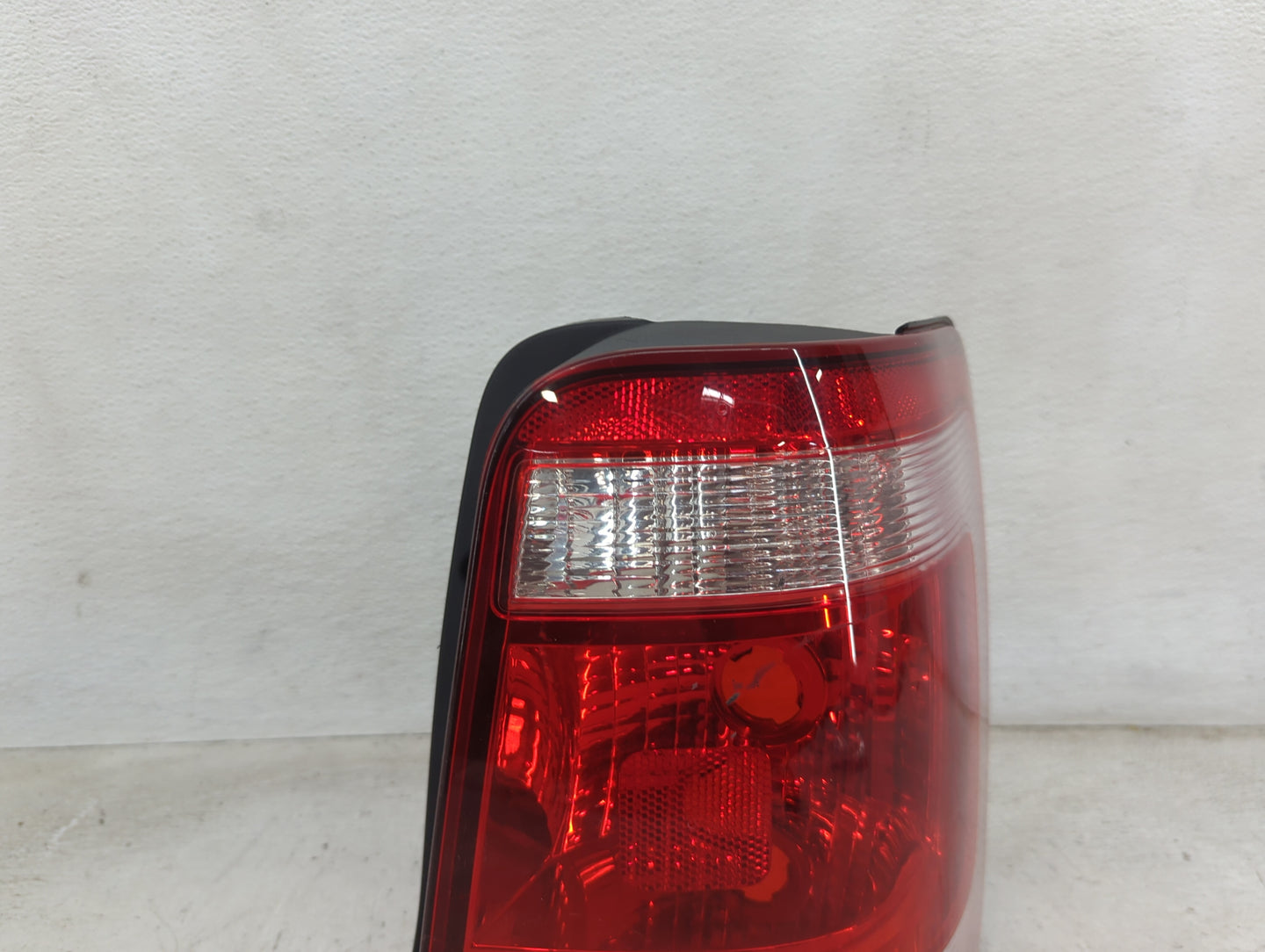 2008-2012 Ford Escape Tail Light Assembly Passenger Right OEM Fits Fits 2008 2009 2010 2011 2012 OEM Used Auto Parts - Oemus