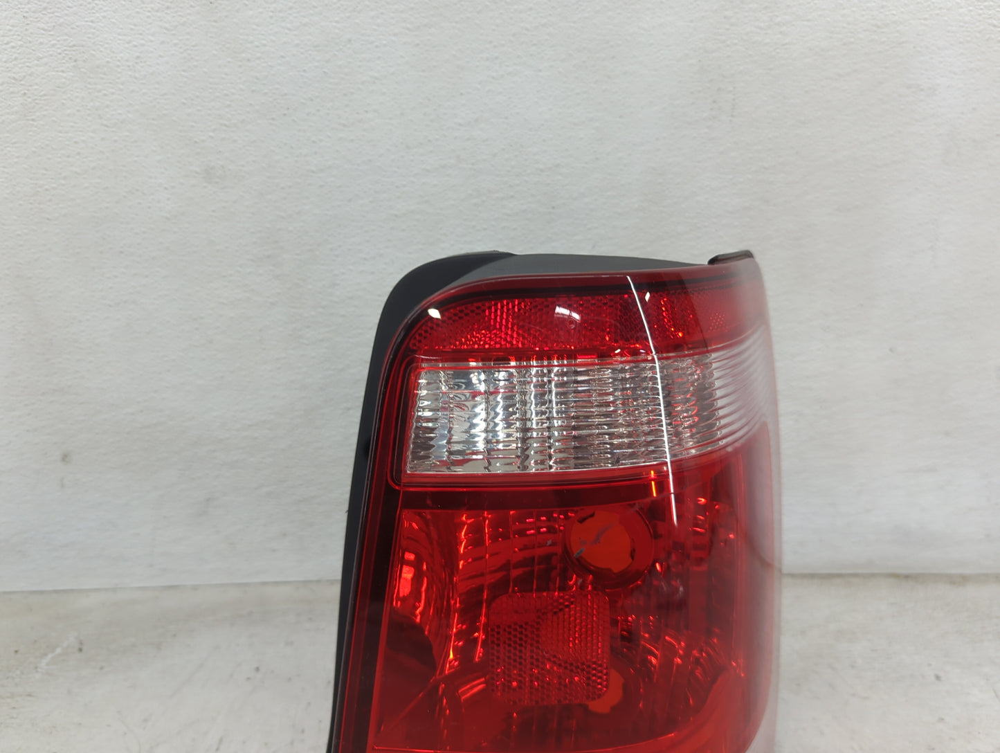 2008-2012 Ford Escape Tail Light Assembly Passenger Right OEM Fits Fits 2008 2009 2010 2011 2012 OEM Used Auto Parts - Oemus