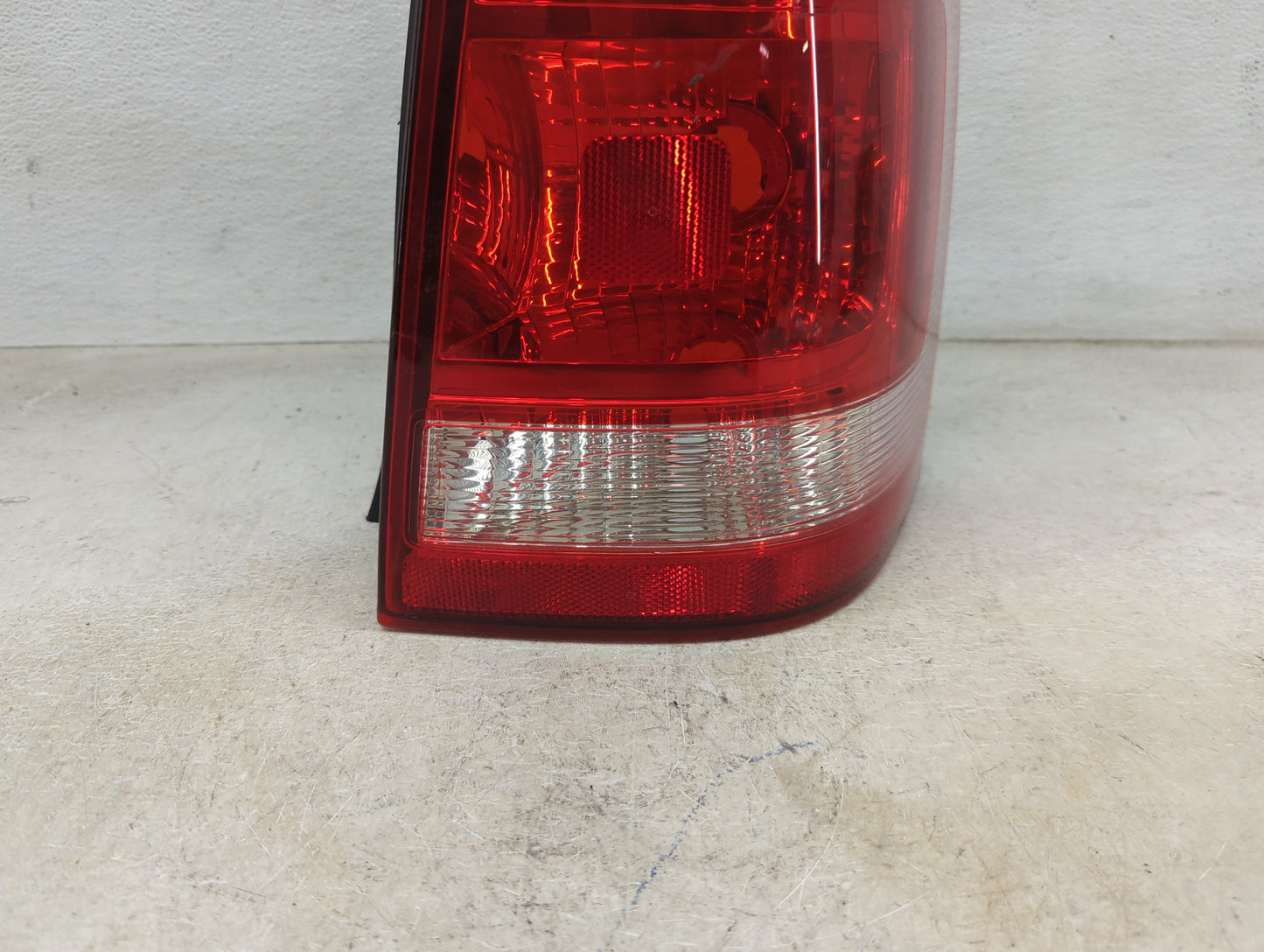 2008-2012 Ford Escape Tail Light Assembly Passenger Right OEM Fits Fits 2008 2009 2010 2011 2012 OEM Used Auto Parts - Oemus