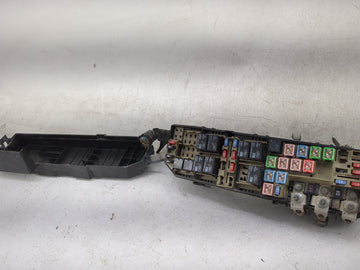 2008 Ford Escape Fusebox Fuse Box Panel Relay Module P/N:8L8T-14A003-AE 8L8T-14B192-AA, 8L8T-14B192-BA Fits OEM Used Auto Pa