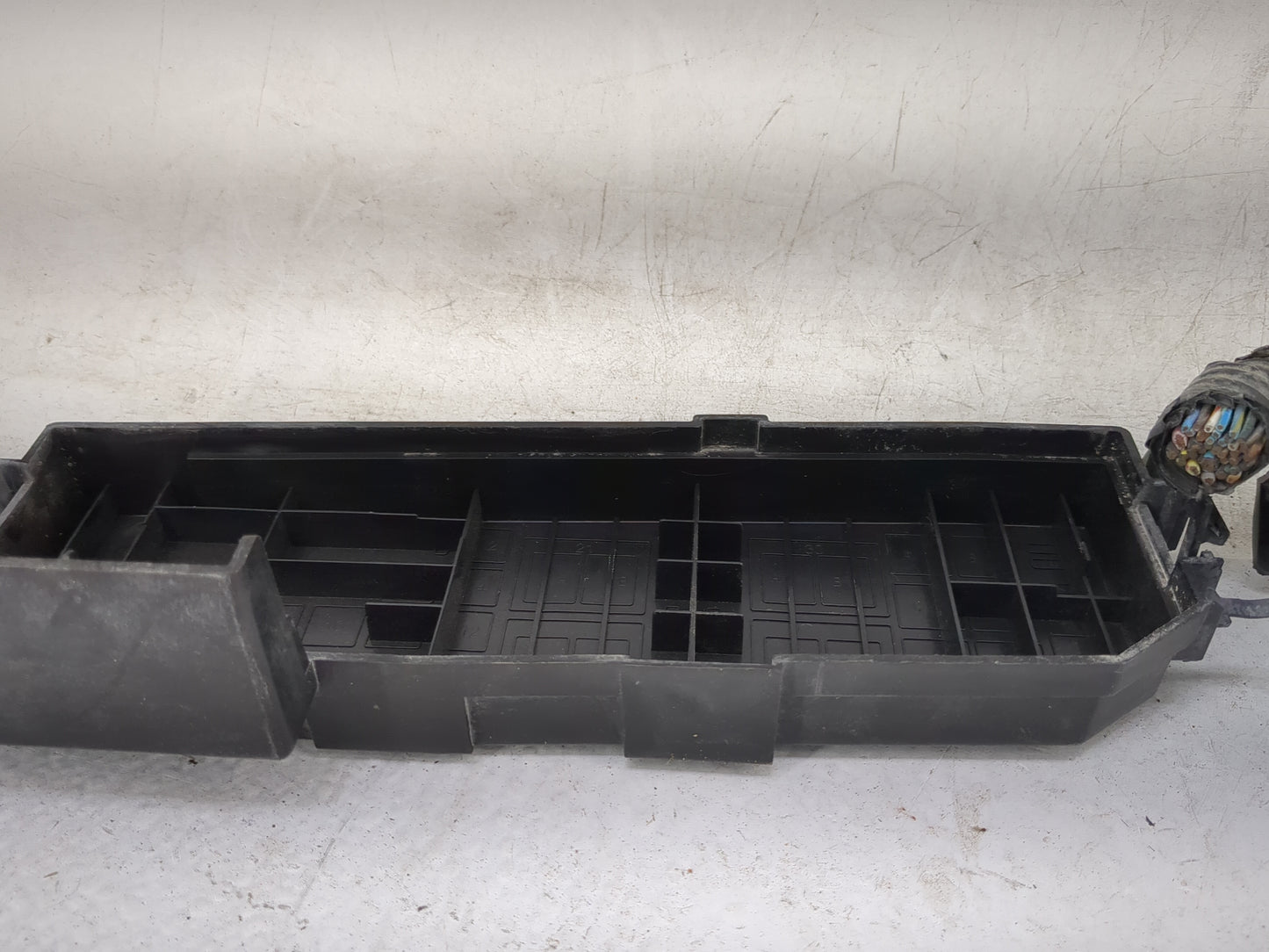 2008 Ford Escape Fusebox Fuse Box Panel Relay Module P/N:8L8T-14A003-AE 8L8T-14B192-AA, 8L8T-14B192-BA Fits OEM Used Auto Pa