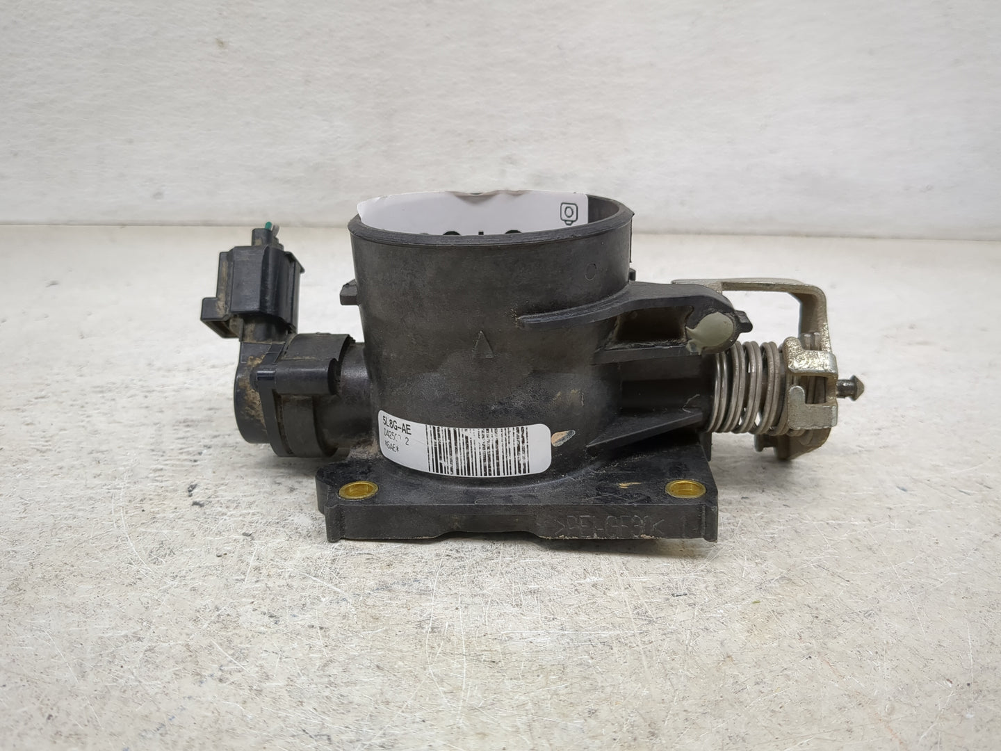 2005-2008 Ford Escape Throttle Body P/N:5L8G-AE Fits Fits 2005 2006 2007 2008 OEM Used Auto Parts - Oemusedautoparts1.com