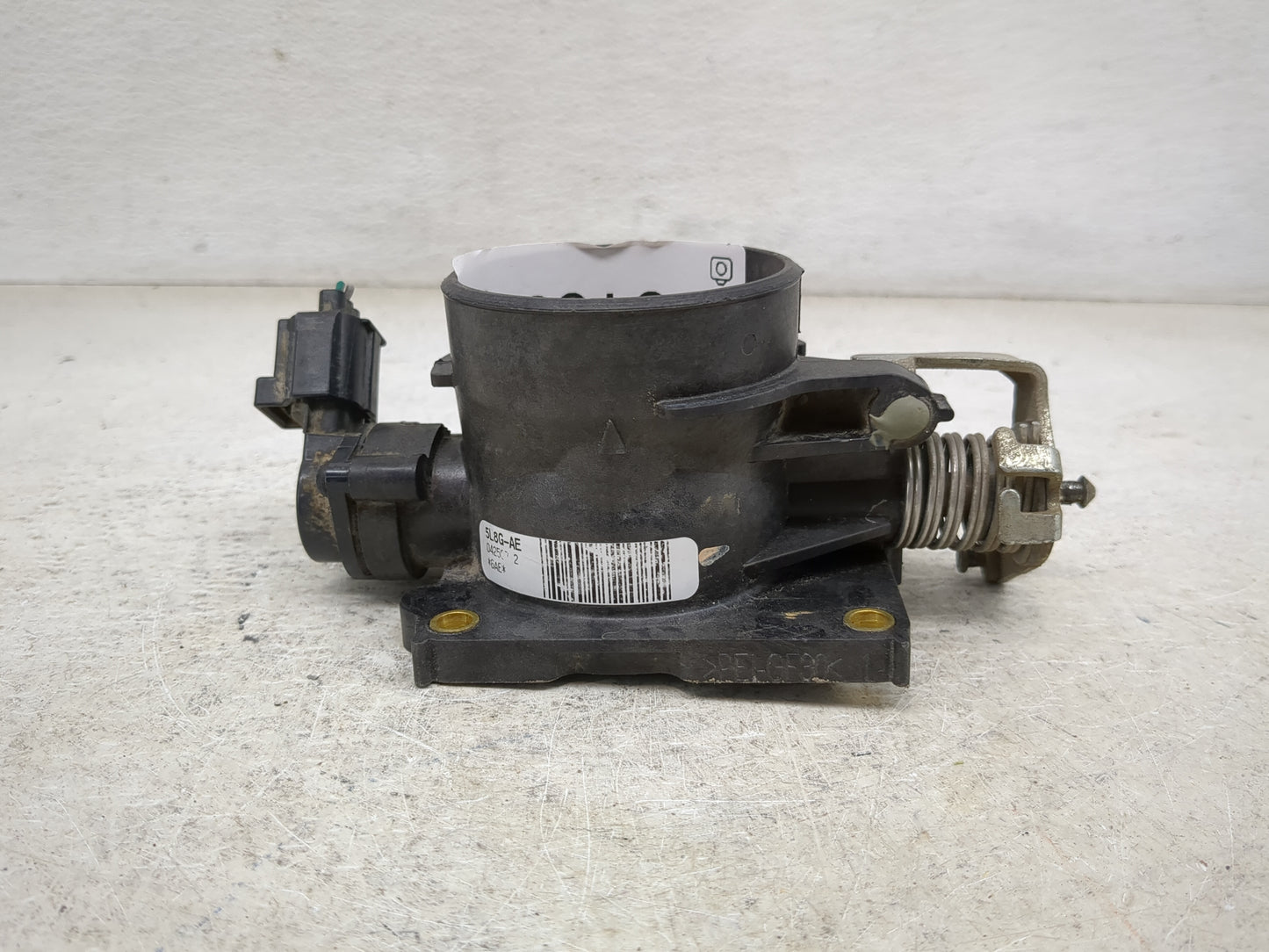 2005-2008 Ford Escape Throttle Body P/N:5L8G-AE Fits Fits 2005 2006 2007 2008 OEM Used Auto Parts - Oemusedautoparts1.com