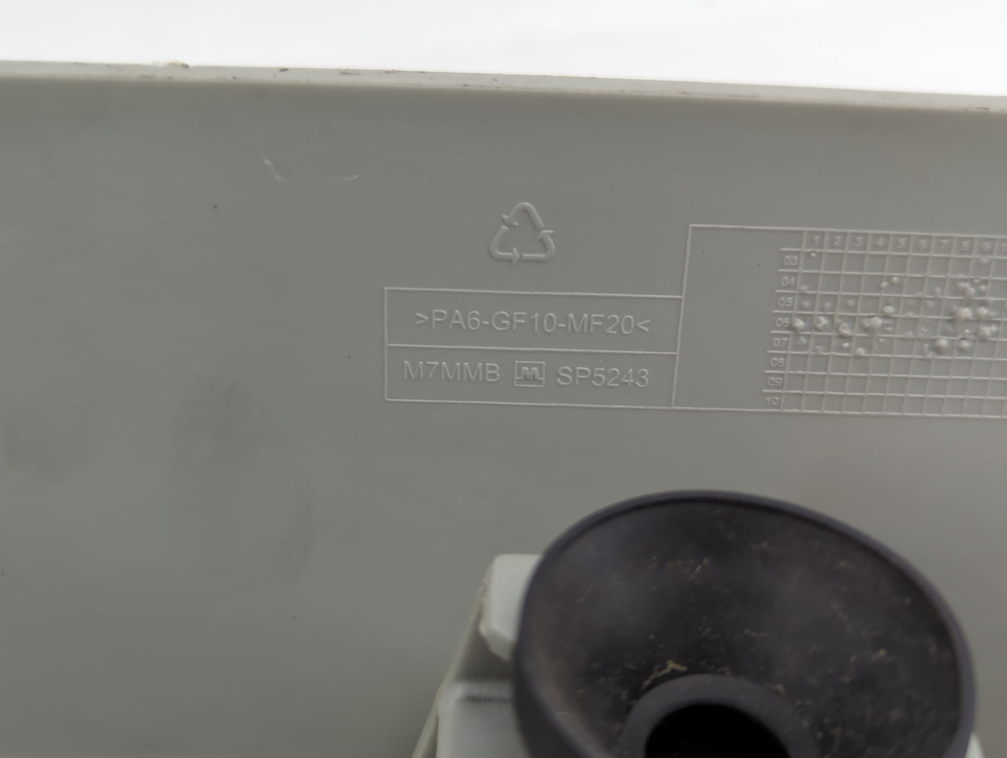 2008 Ford Escape Engine Cover - Oemusedautoparts1.com