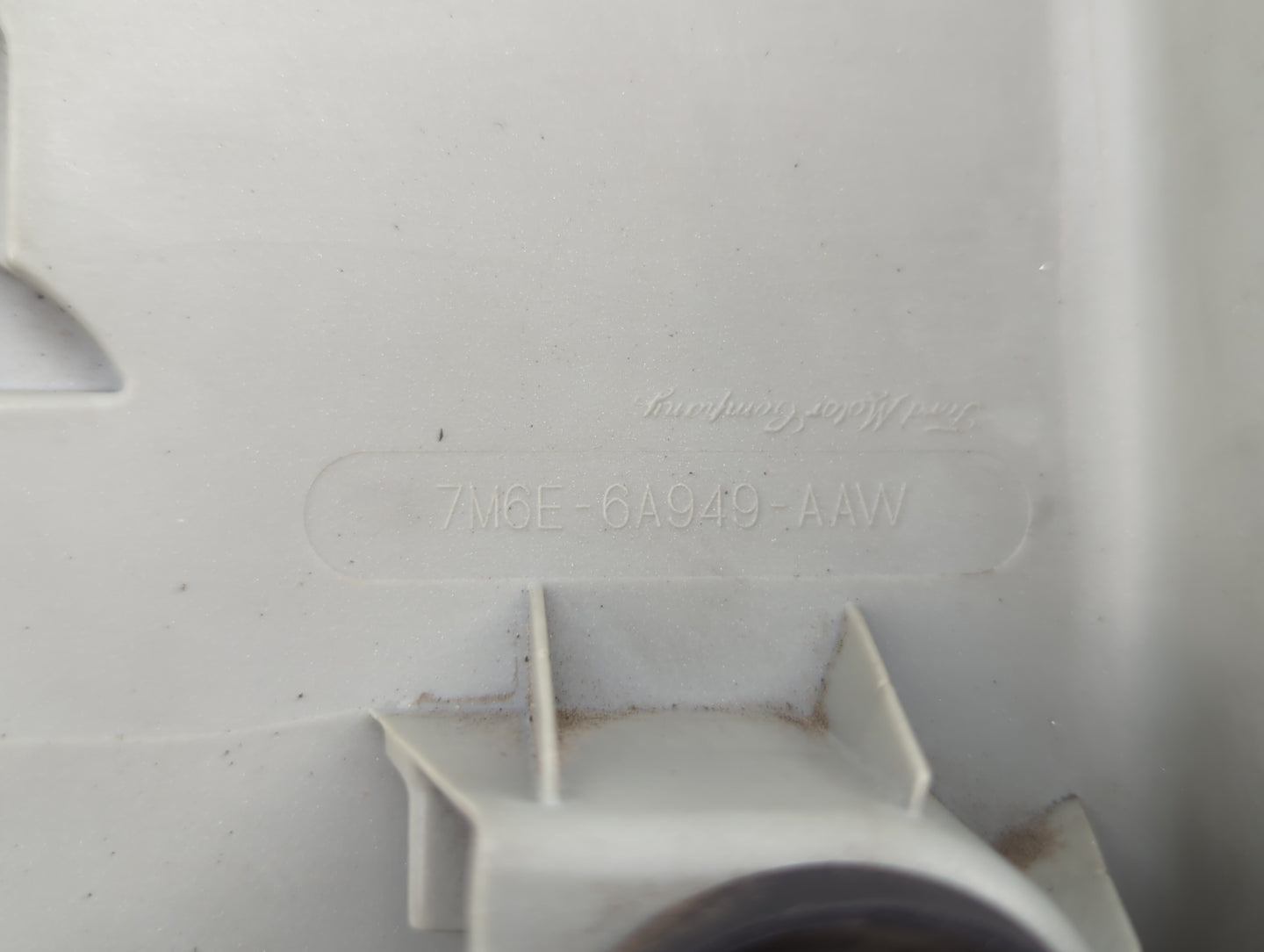 2008 Ford Escape Engine Cover - Oemusedautoparts1.com